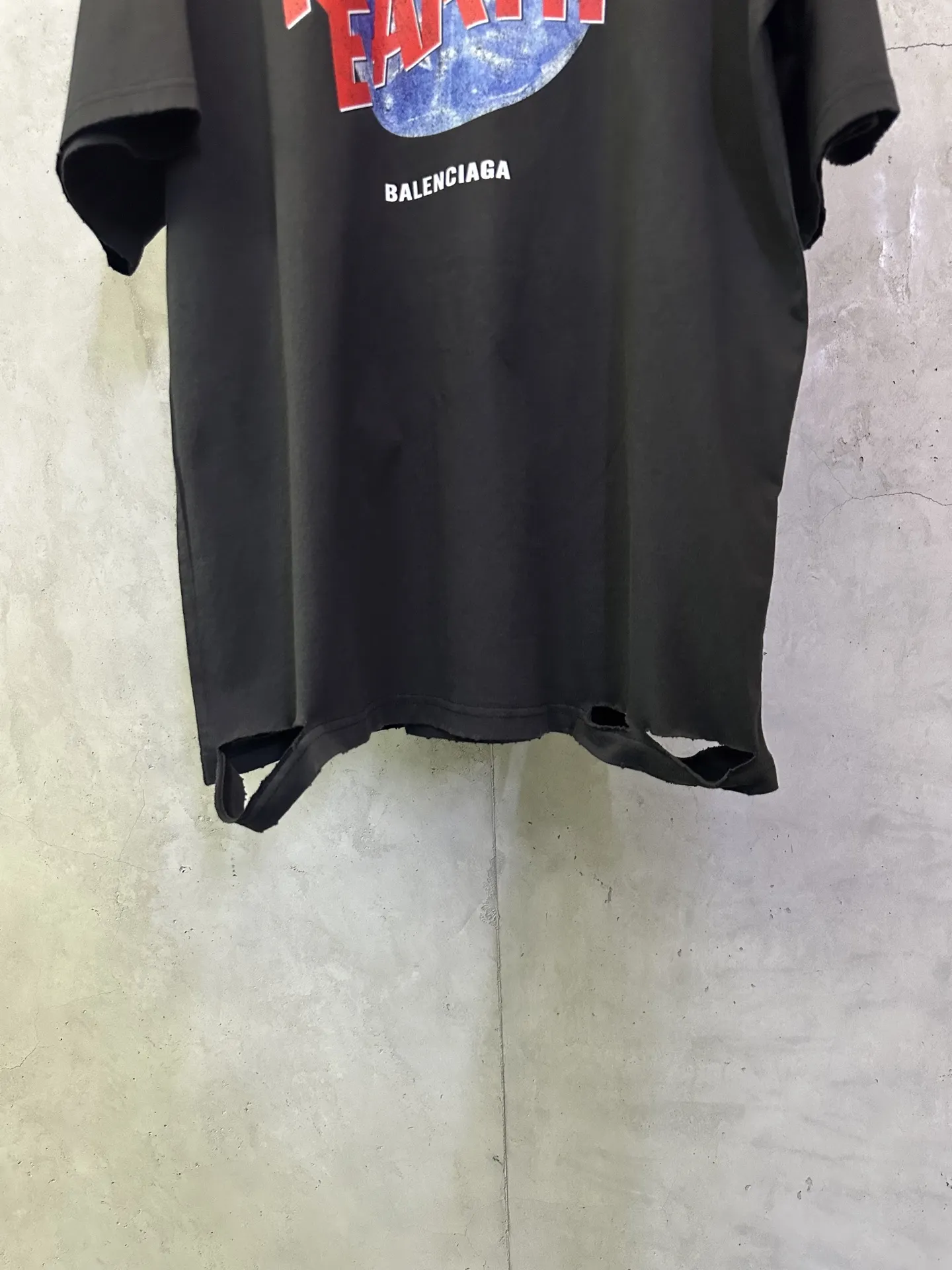 Planet Earth Distressed Graphic T-Shirt D21012830 — view 6