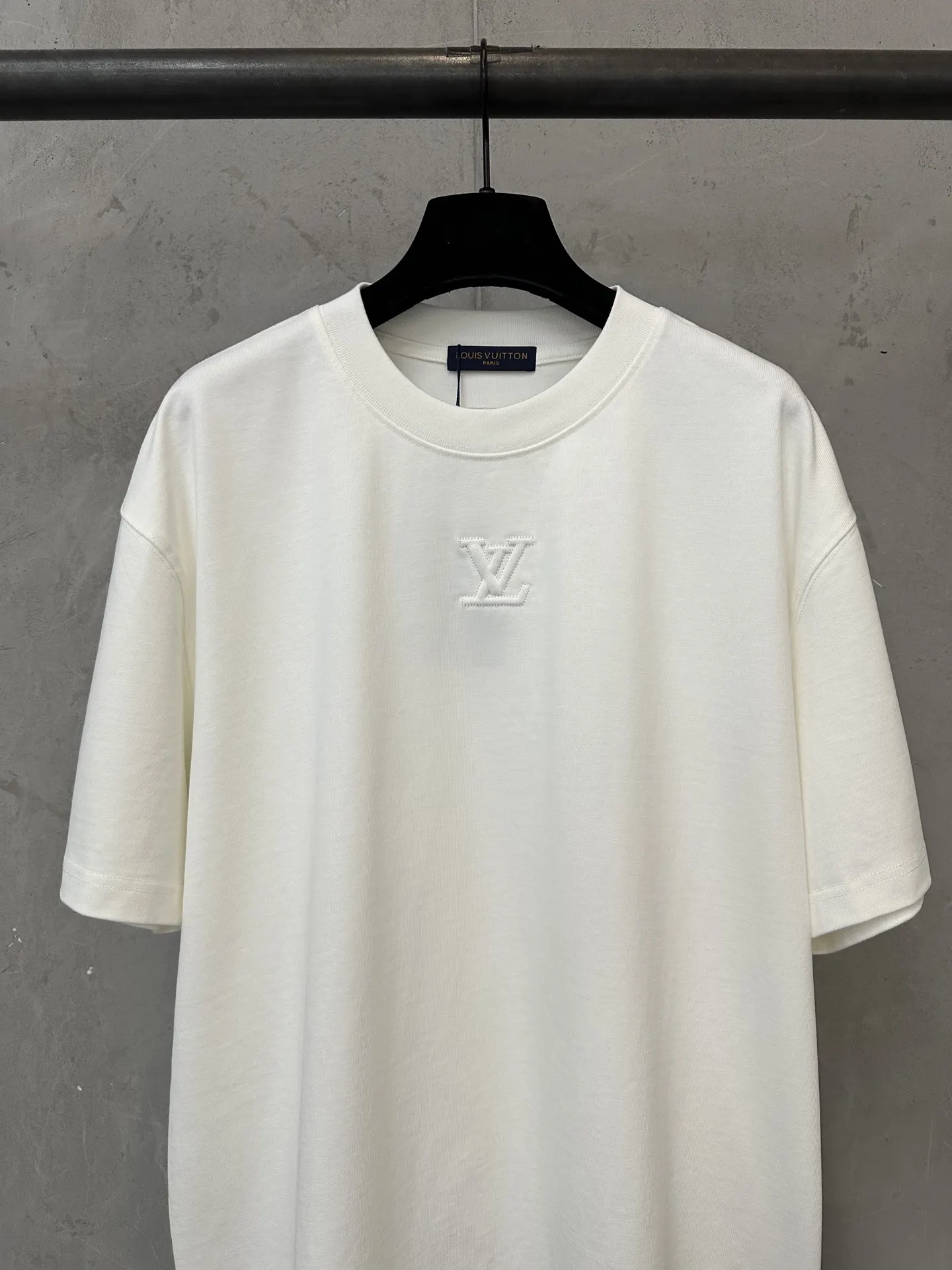 Embossed Logo Heavyweight Cotton T-Shirt D21021784 — view 3