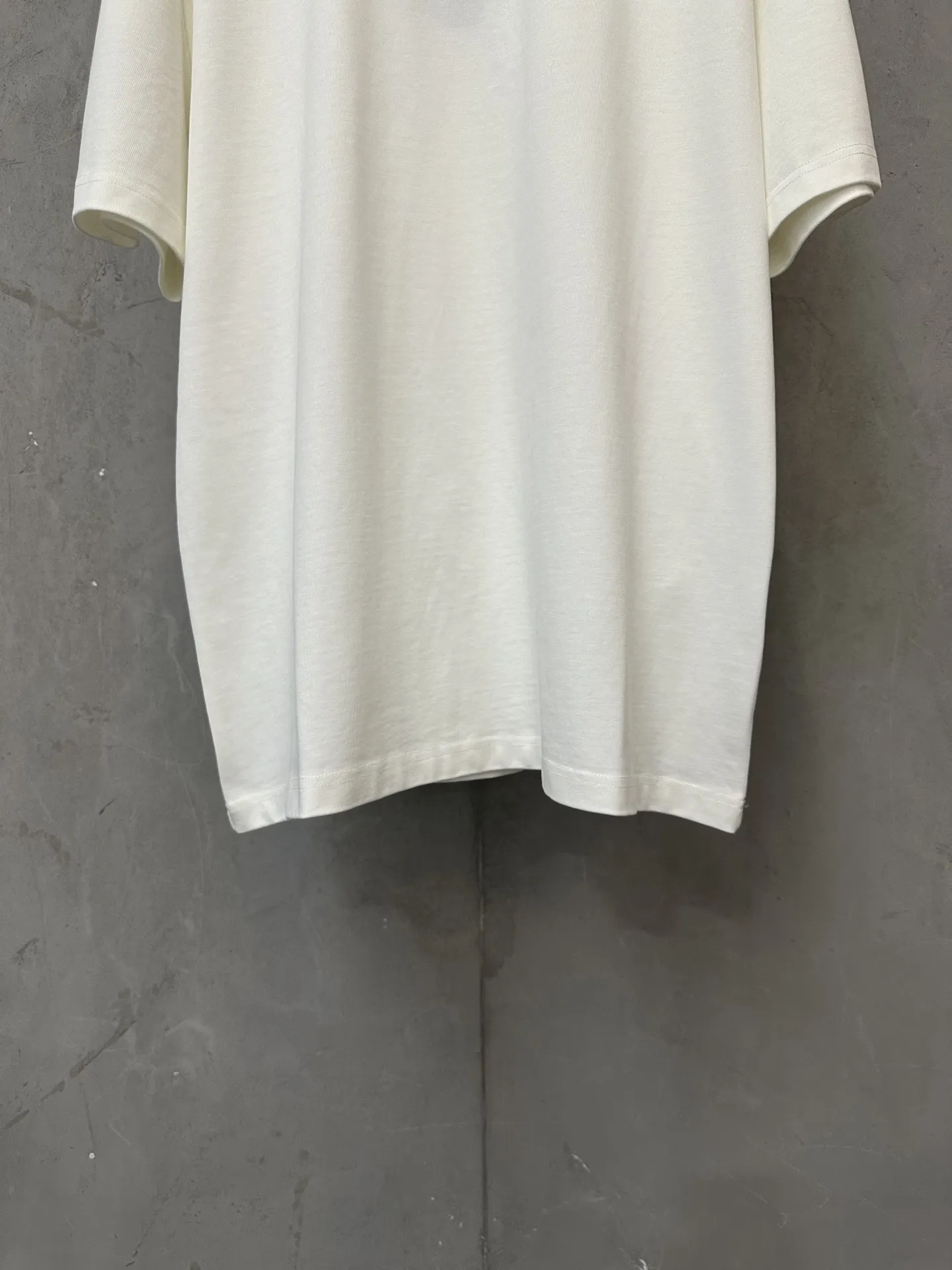Embossed Logo Heavyweight Cotton T-Shirt D21021784 — view 4