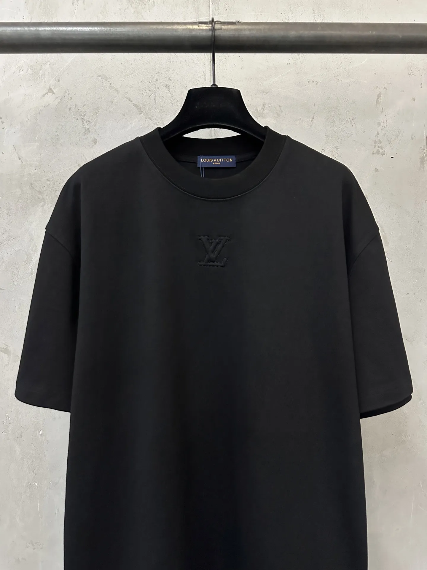 Embossed Logo Heavyweight Cotton T-Shirt D21021782 — view 3