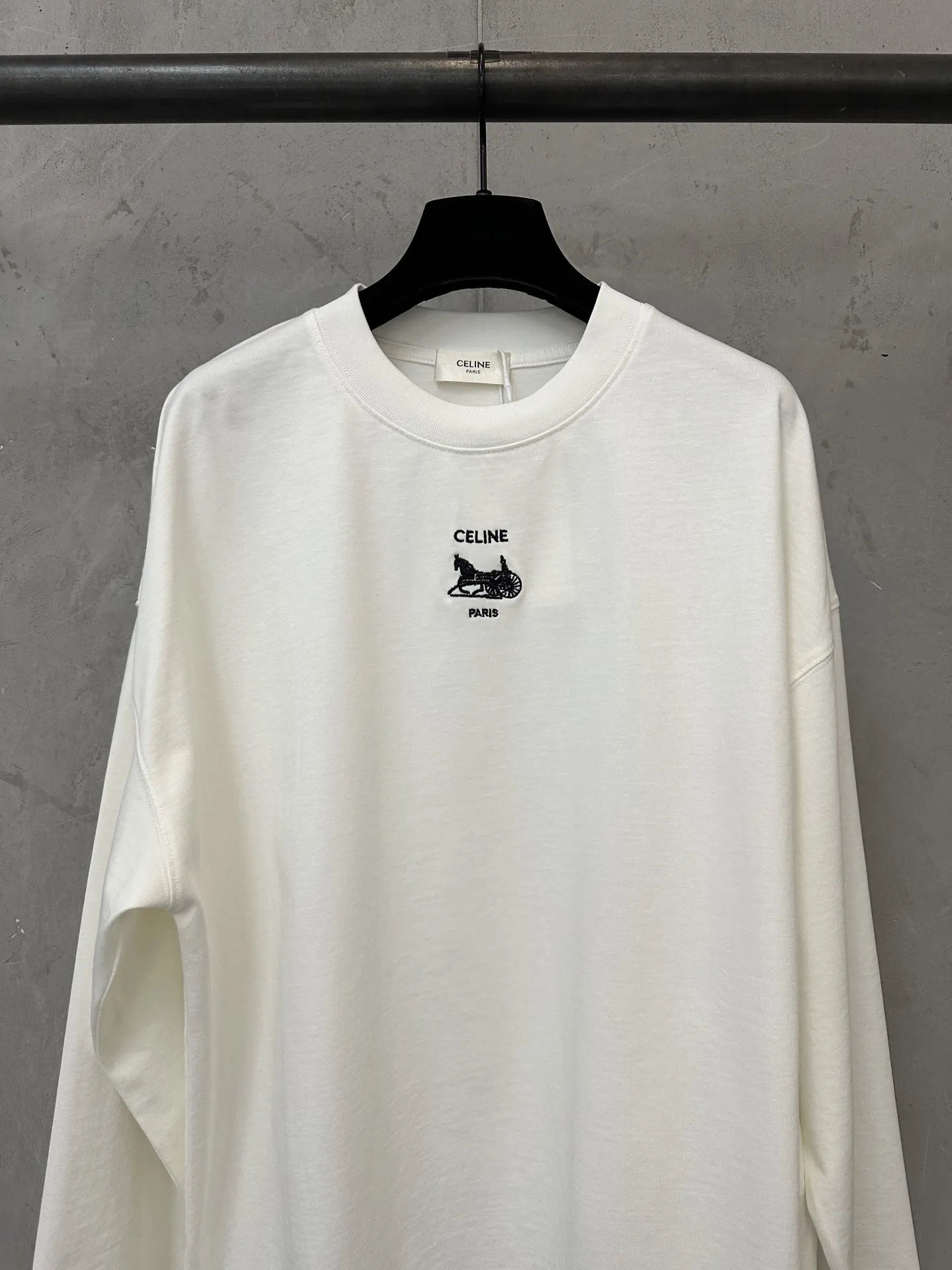 Triomphe Carriage Embroidered Long-Sleeve T-Shirt D22020145 — view 3