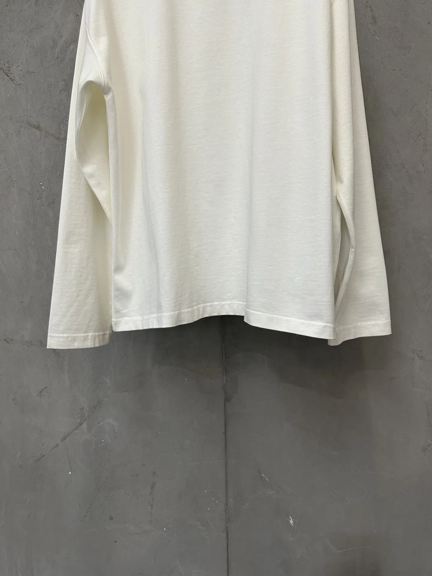 Triomphe Carriage Embroidered Long-Sleeve T-Shirt D22020145 — view 4