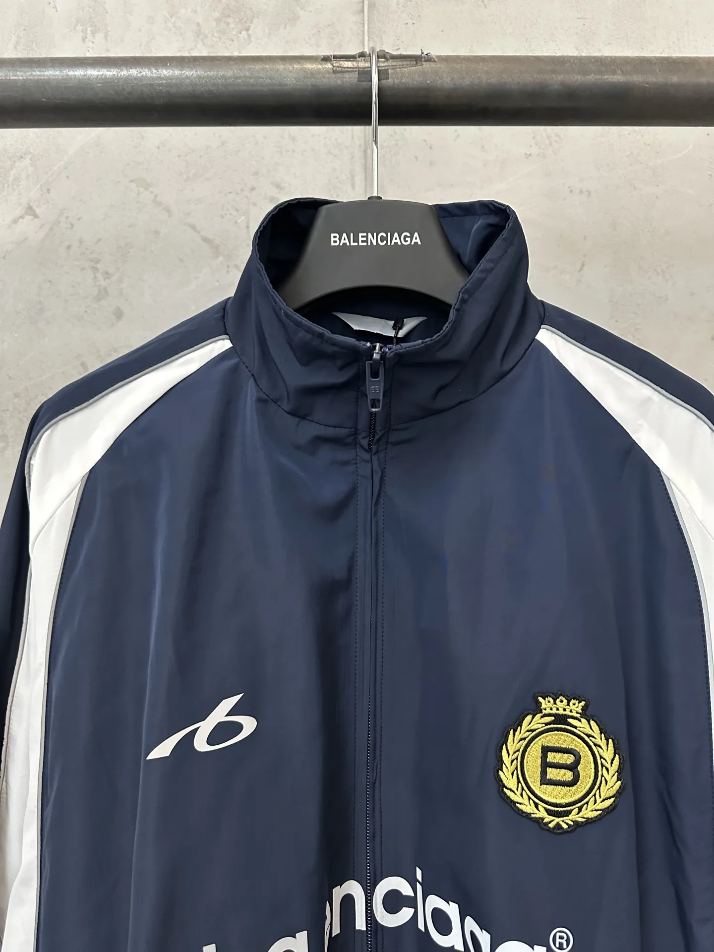Logo-Print Reflective Nylon Track Jacket D33023510 — view 5