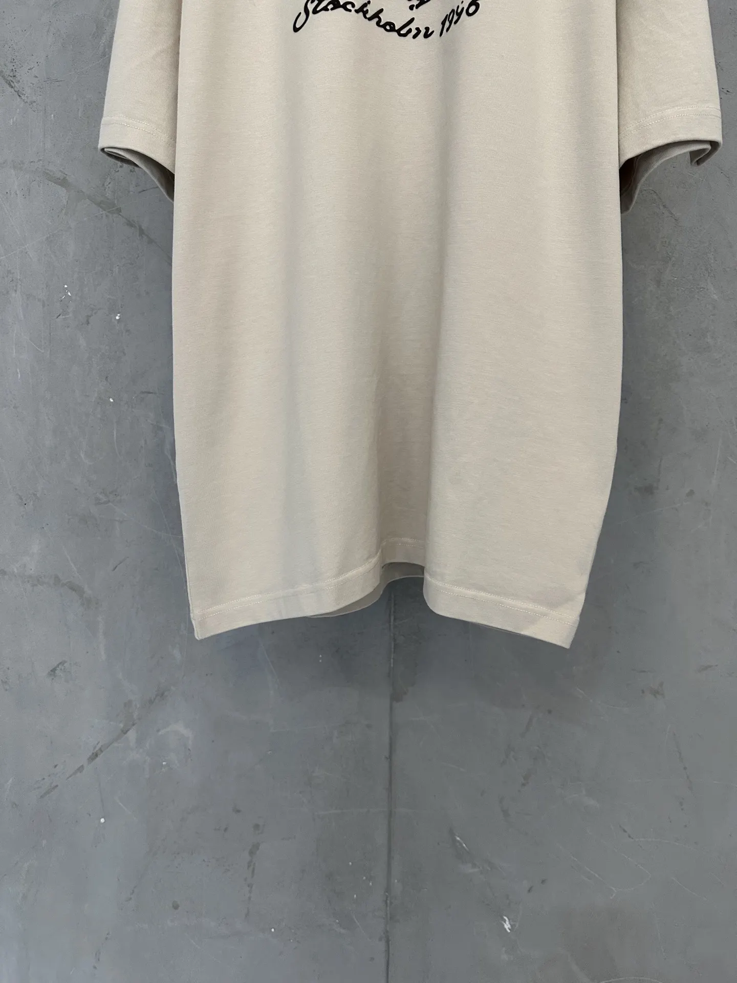 Logo Script Heavyweight Cotton T-Shirt D22012305 — view 4