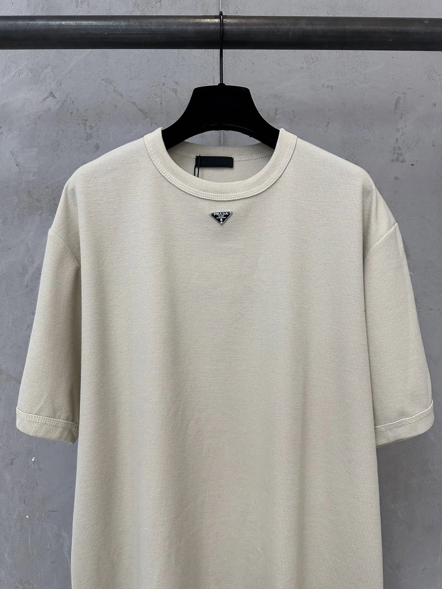 Logo-Plaque Waffle-Knit Cotton T-Shirt D16011763 — view 3