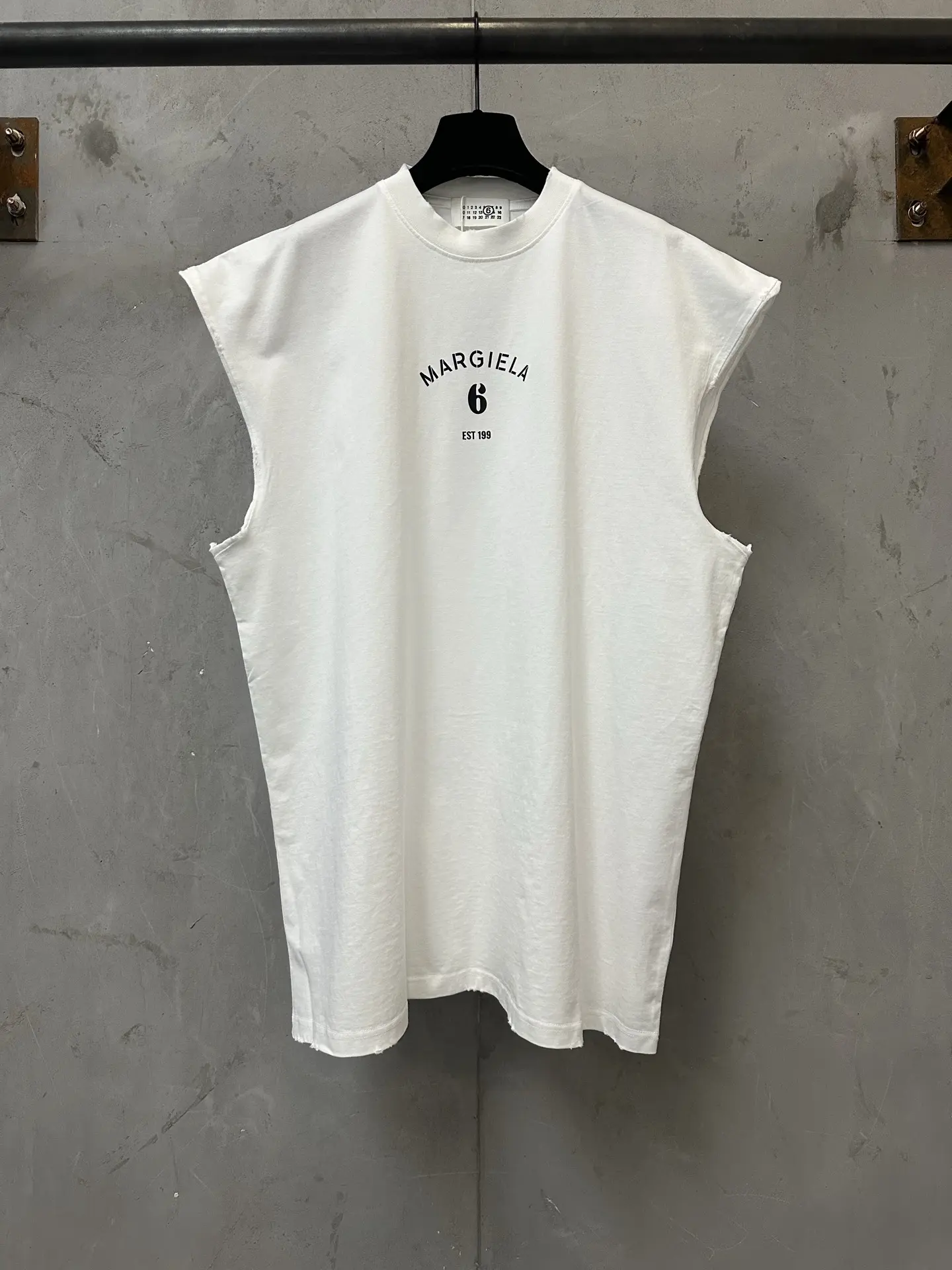 MM6 Logo Print Sleeveless T-Shirt D16011592