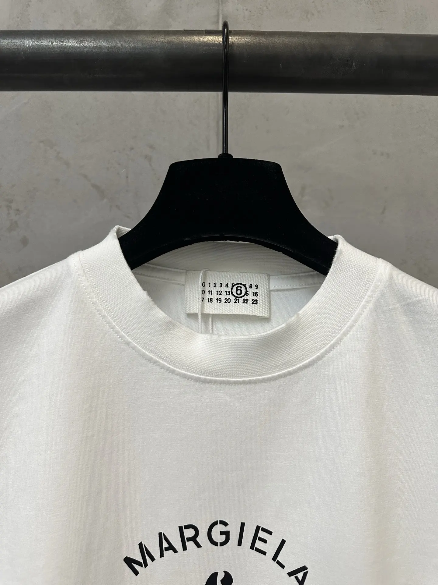 MM6 Logo Print Sleeveless T-Shirt D16011592 — view 5