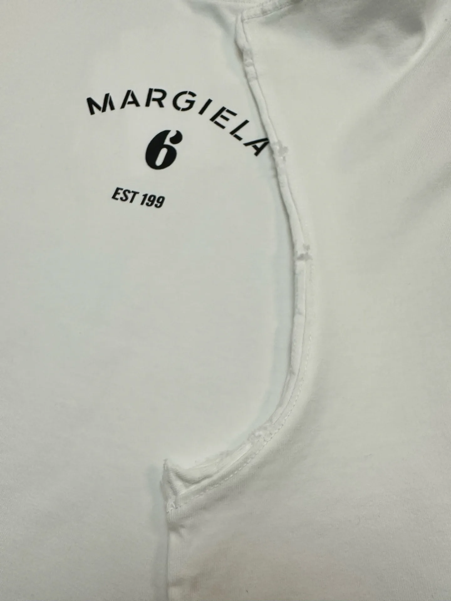 MM6 Logo Print Sleeveless T-Shirt D16011592 — view 8