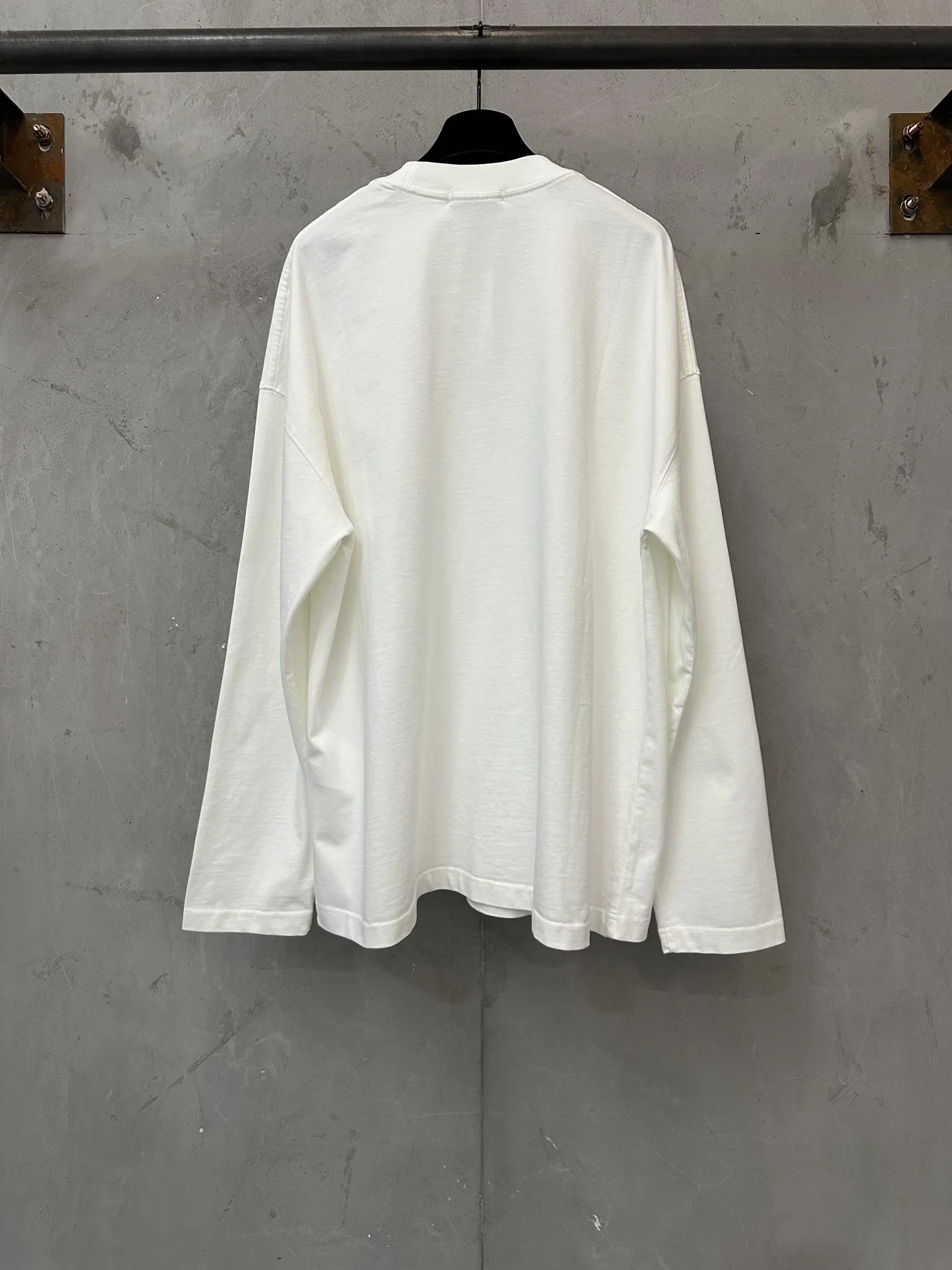 Logo Print Heavyweight Cotton Long-Sleeve T-Shirt D20025036 — view 2