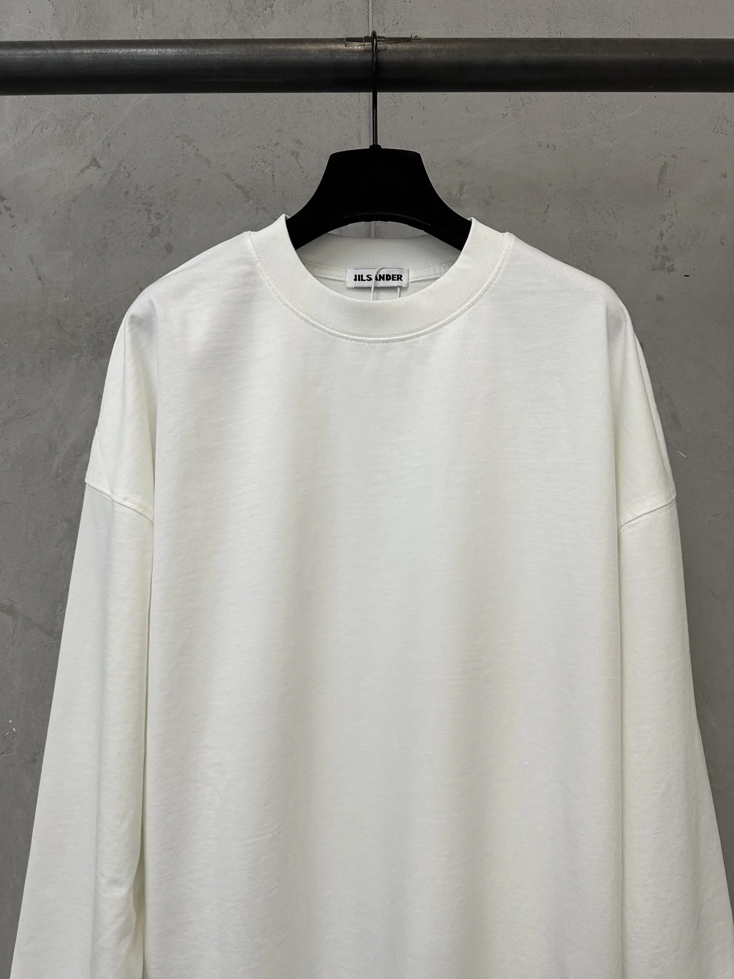 Logo Print Heavyweight Cotton Long-Sleeve T-Shirt D20025036 — view 3