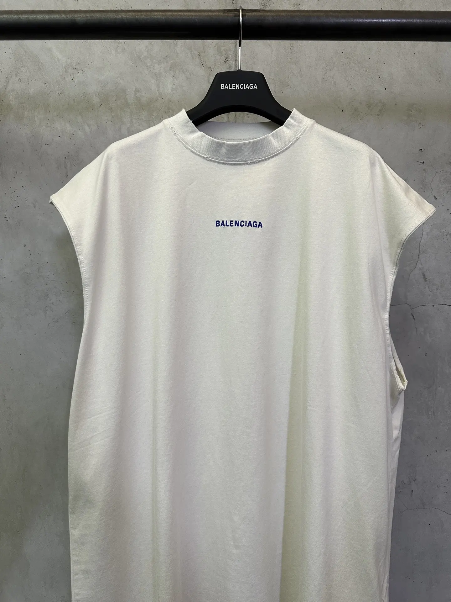 Logo Embroidery Distressed Cotton Tank Top D20512775 — view 3