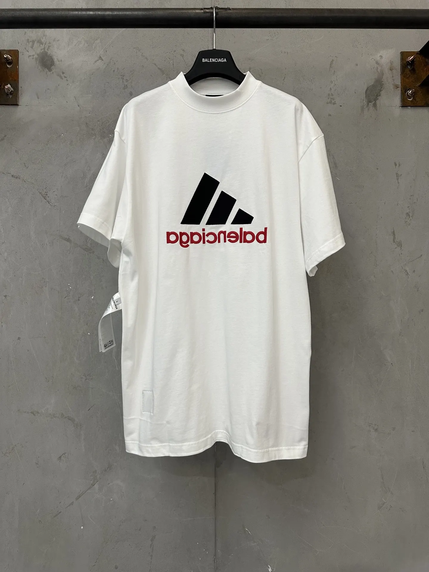 Inside-Out Embroidered Cotton T-Shirt D20518988 — view 2