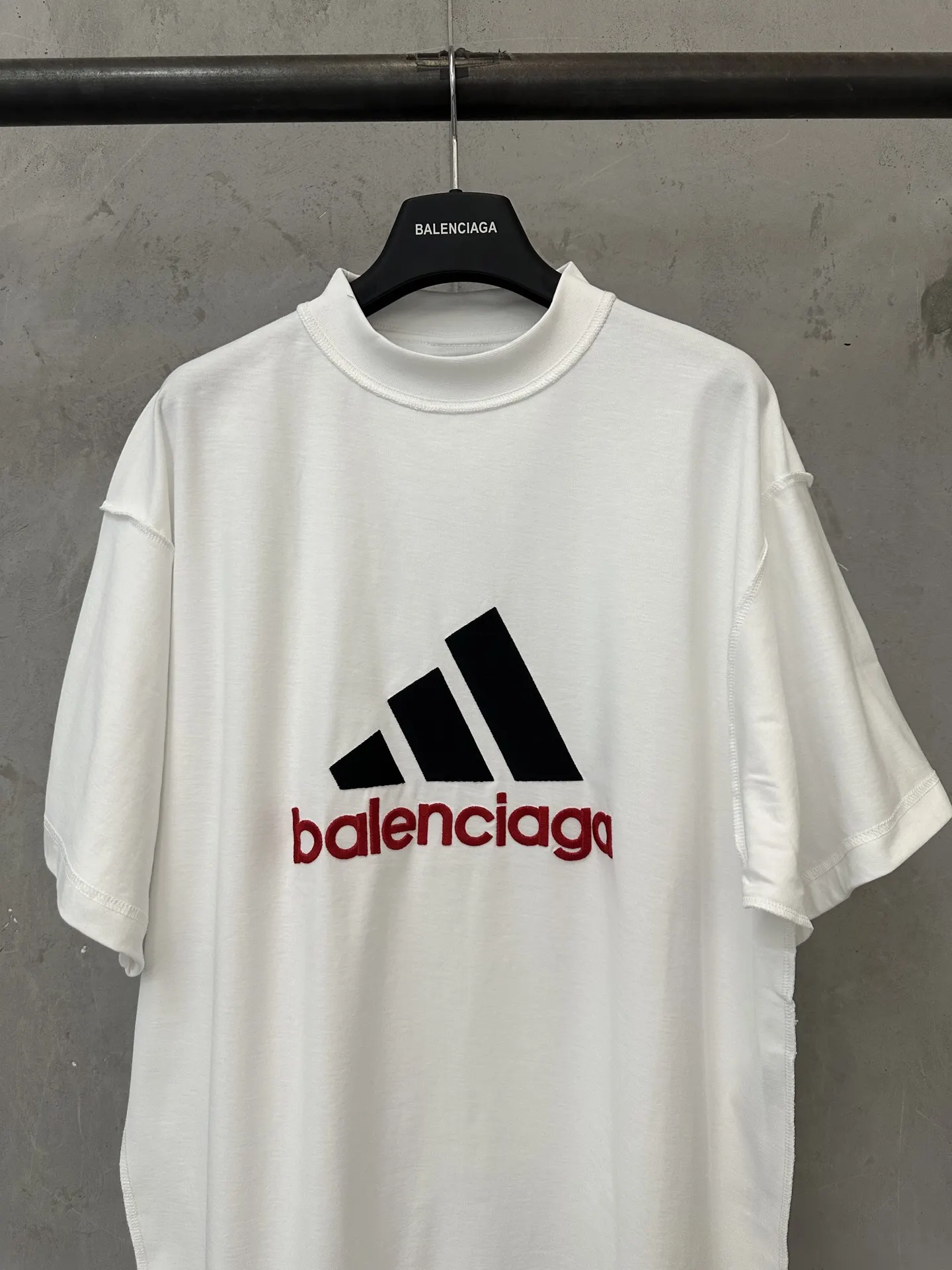 Inside-Out Embroidered Cotton T-Shirt D20518988 — view 5