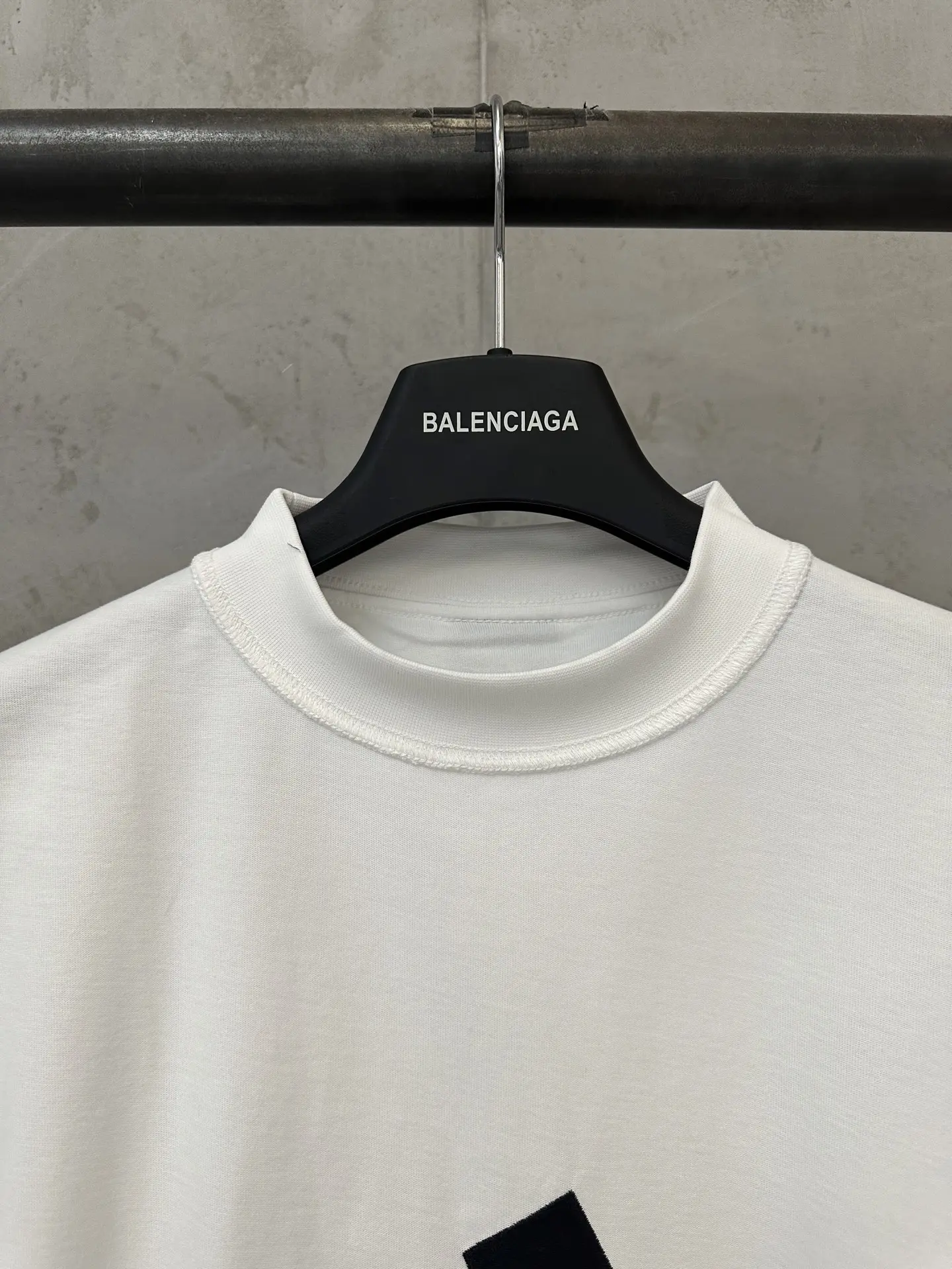 Inside-Out Embroidered Cotton T-Shirt D20518988 — view 7