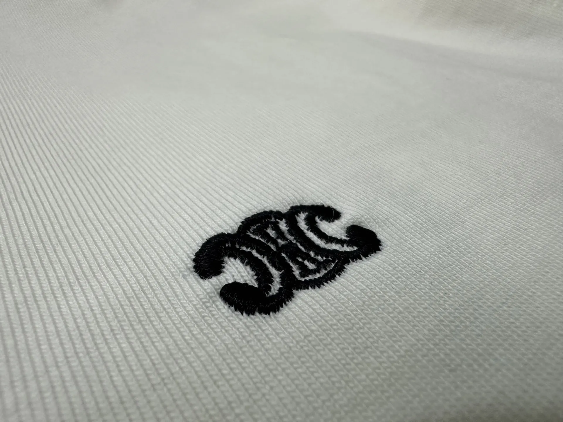 Triomphe Logo Embroidered Heavyweight T-Shirt D21020226 — view 8
