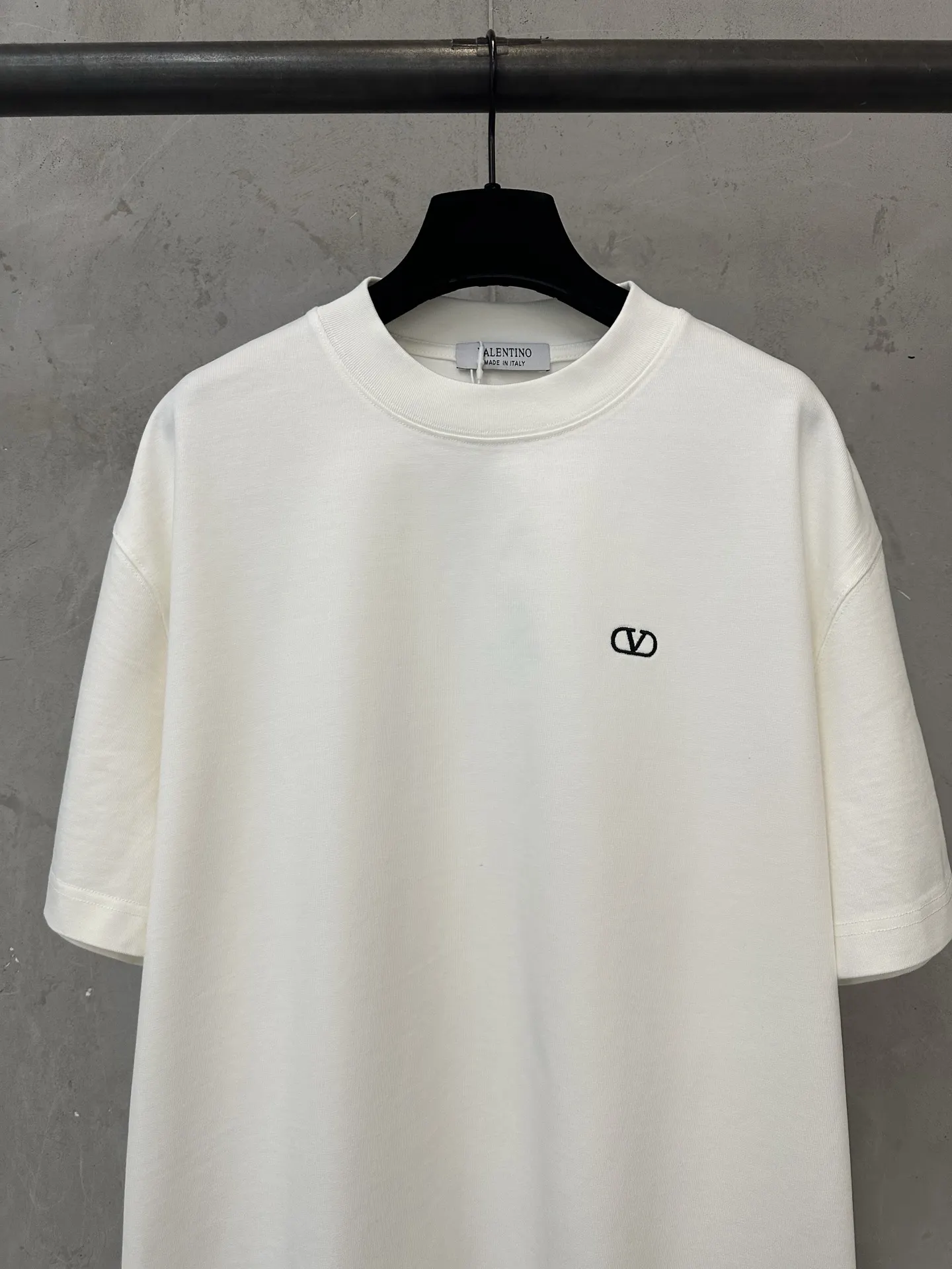 VLogo Embroidered Heavyweight Cotton T-Shirt D21020173 — view 3