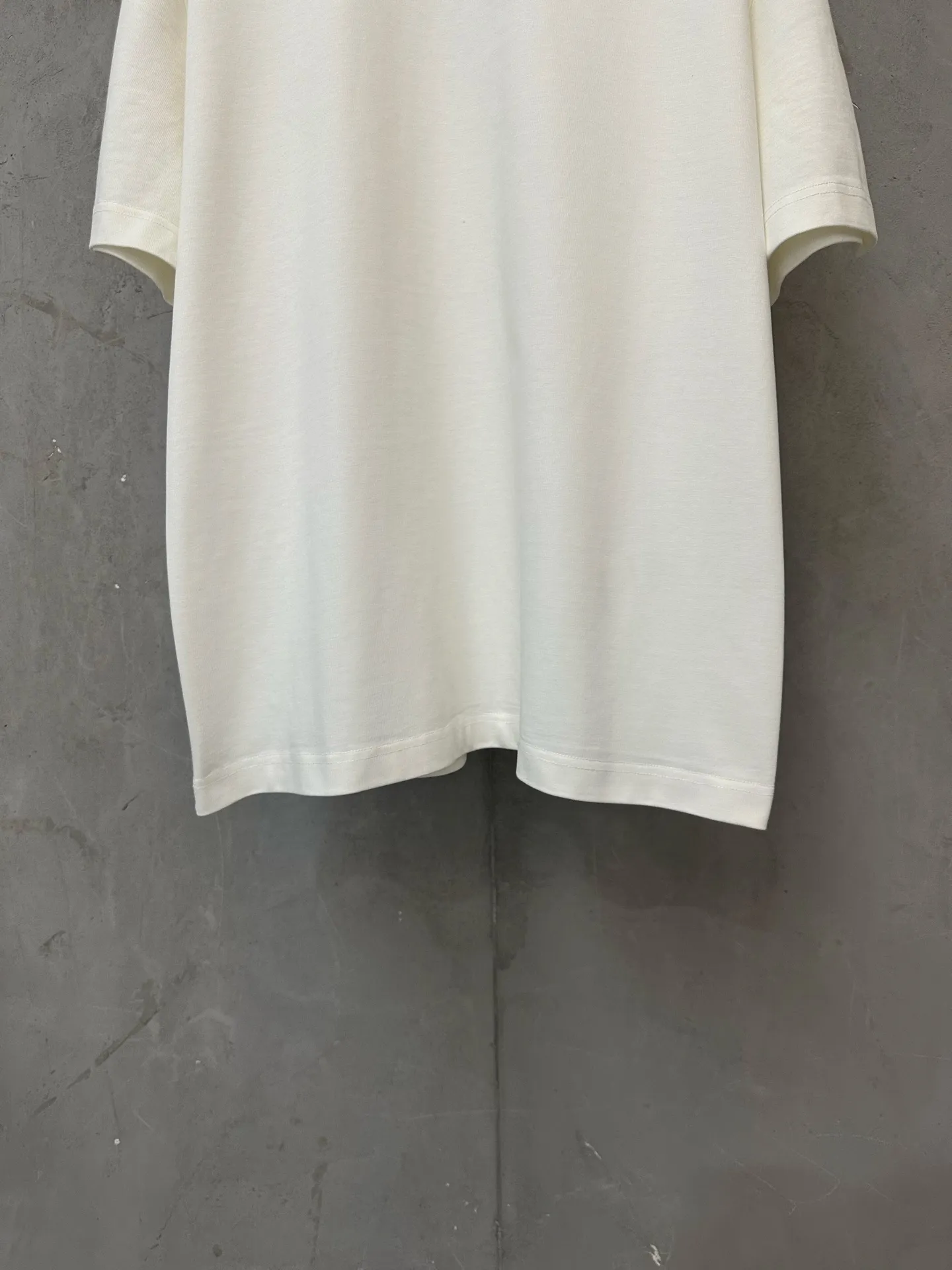VLogo Embroidered Heavyweight Cotton T-Shirt D21020173 — view 4