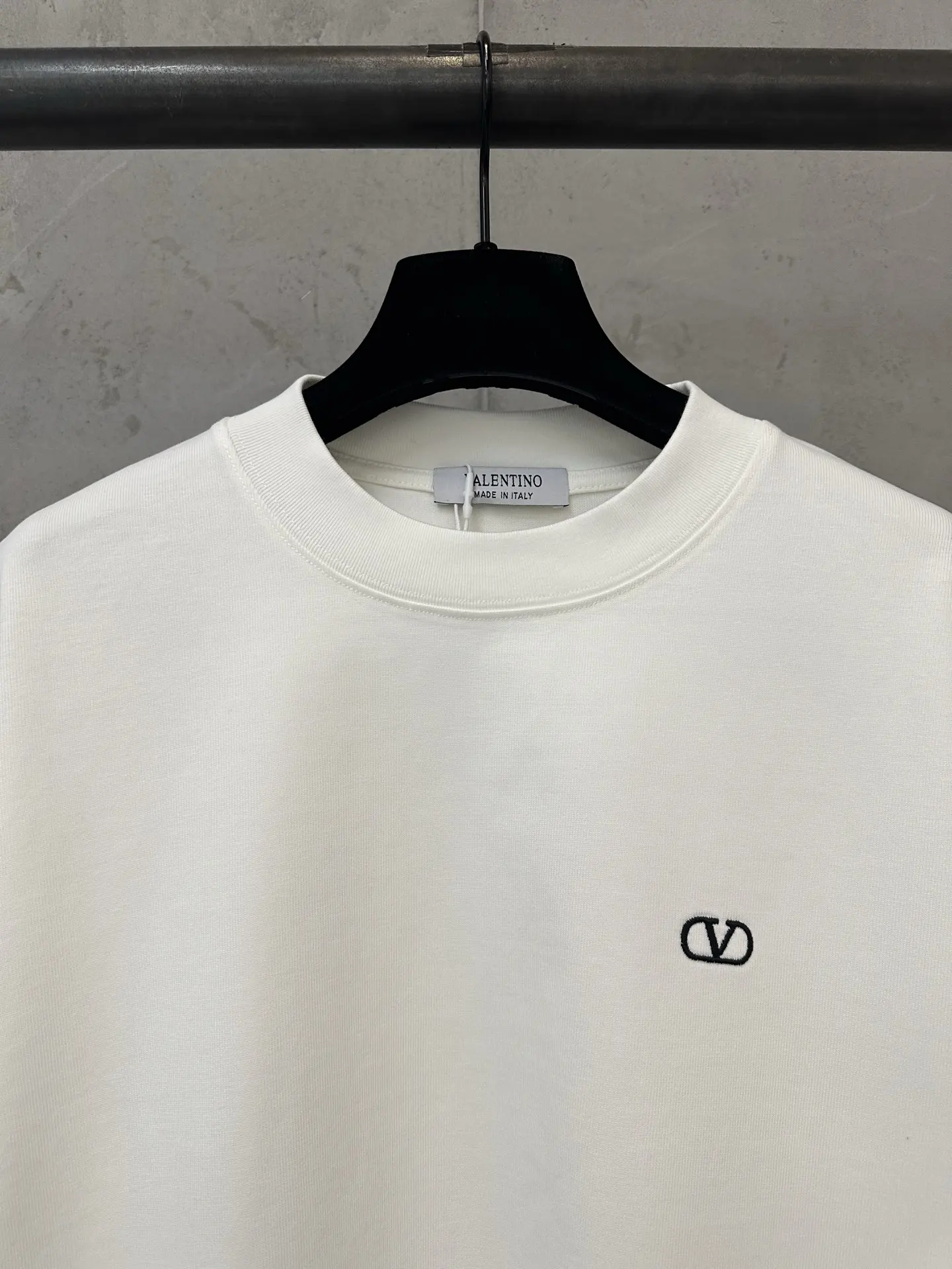 VLogo Embroidered Heavyweight Cotton T-Shirt D21020173 — view 5