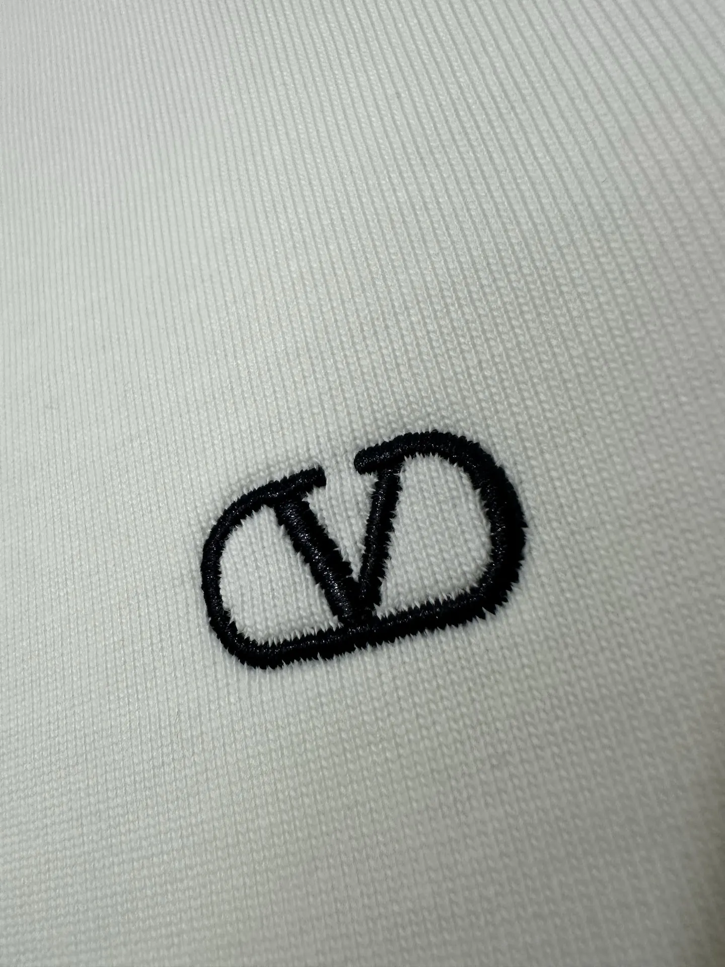 VLogo Embroidered Heavyweight Cotton T-Shirt D21020173 — view 8
