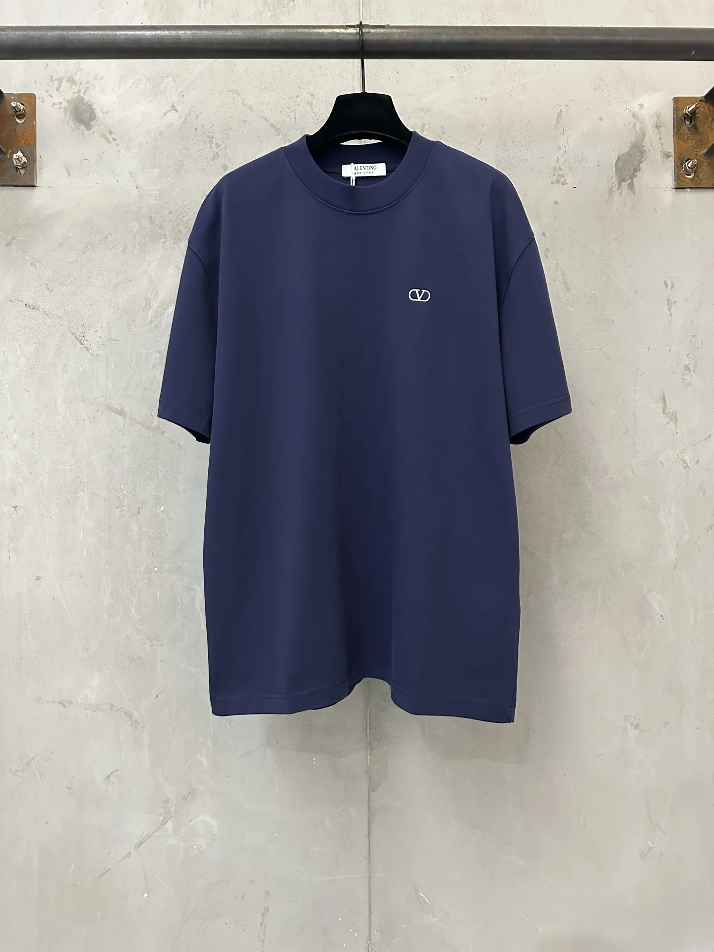 VLogo Signature Embroidered Heavyweight T-Shirt D21020175
