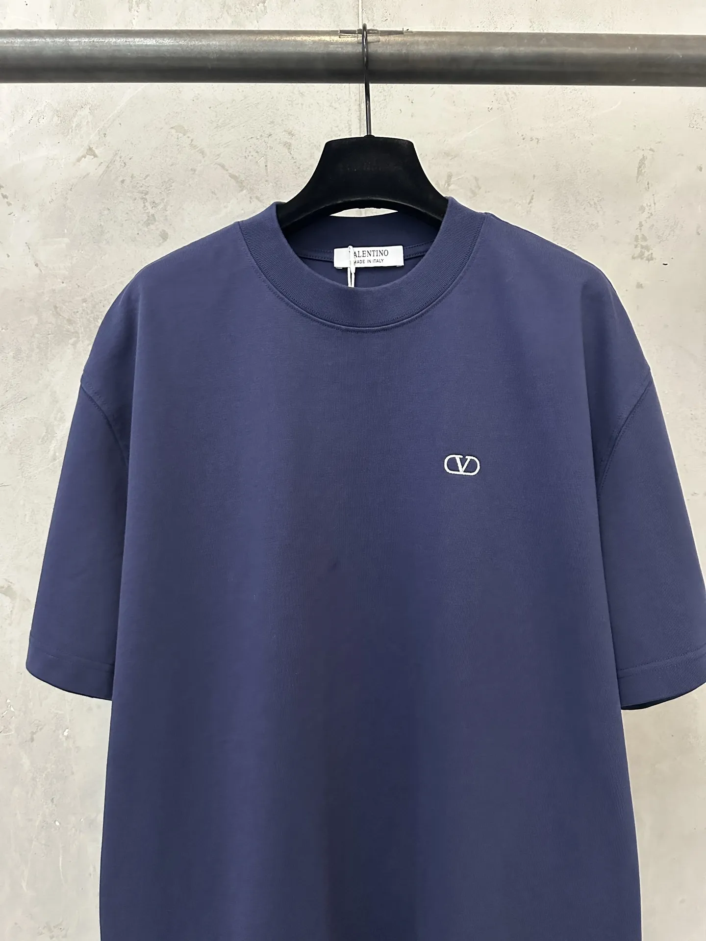 VLogo Signature Embroidered Heavyweight T-Shirt D21020175 — view 3