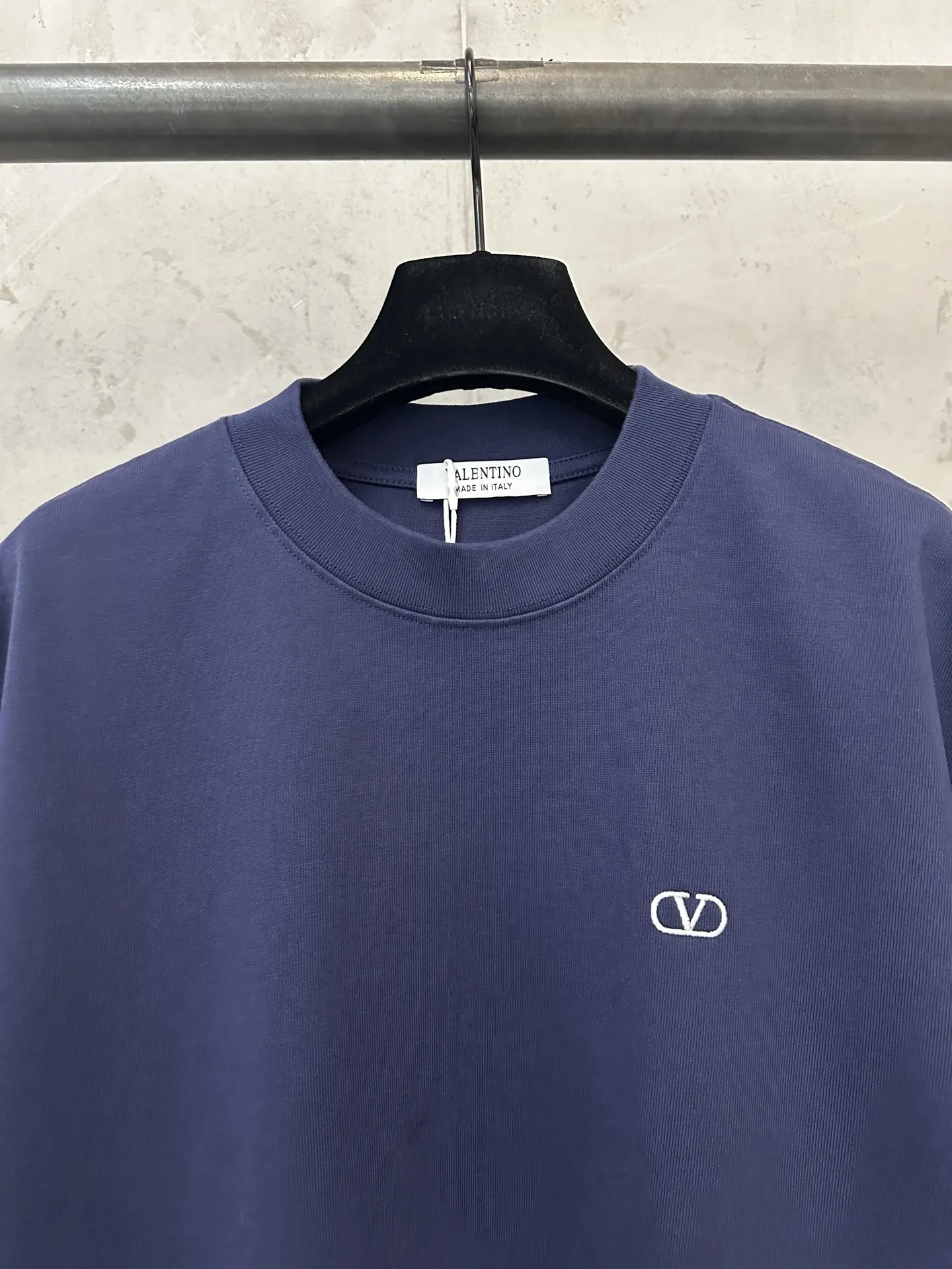 VLogo Signature Embroidered Heavyweight T-Shirt D21020175 — view 5