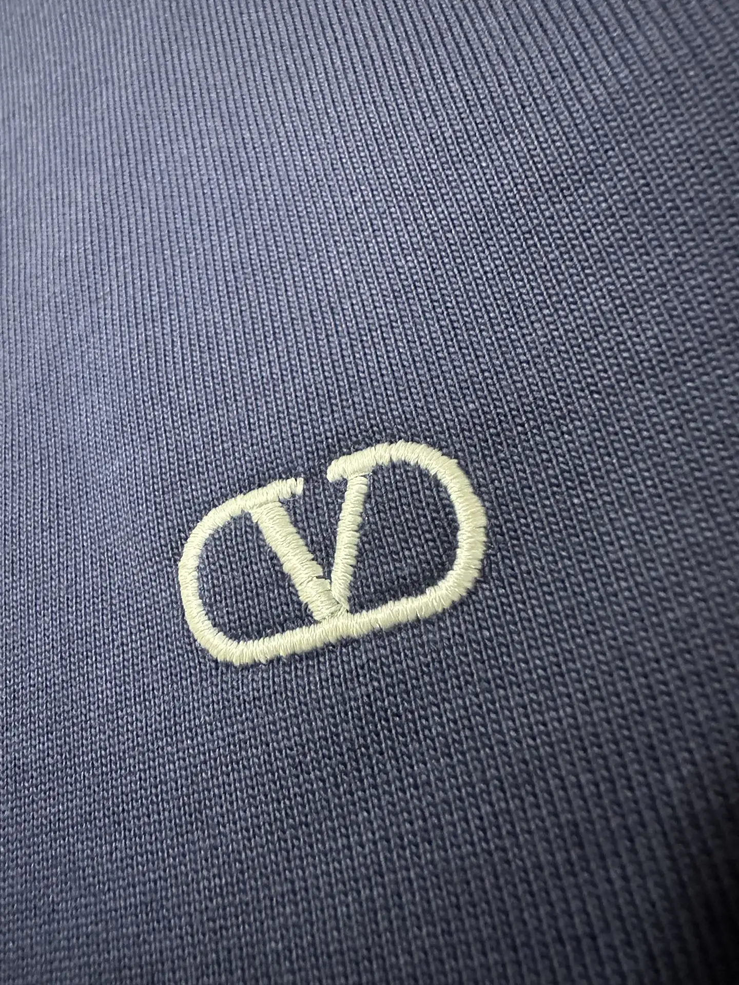 VLogo Signature Embroidered Heavyweight T-Shirt D21020175 — view 8