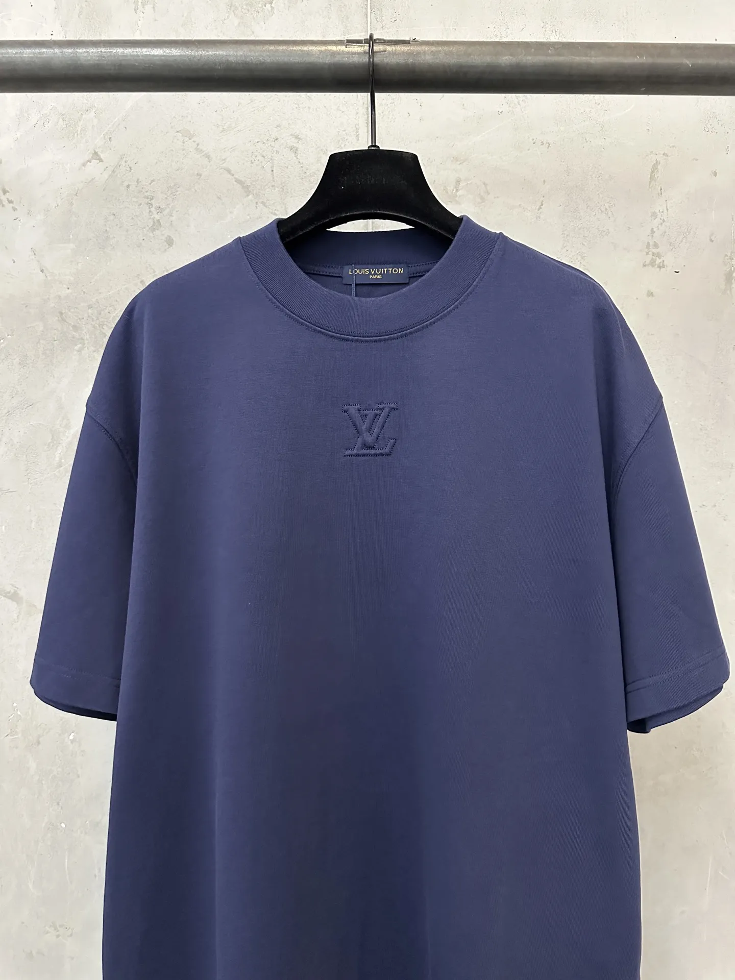Embossed Logo Heavyweight Cotton T-Shirt D21021786 — view 3