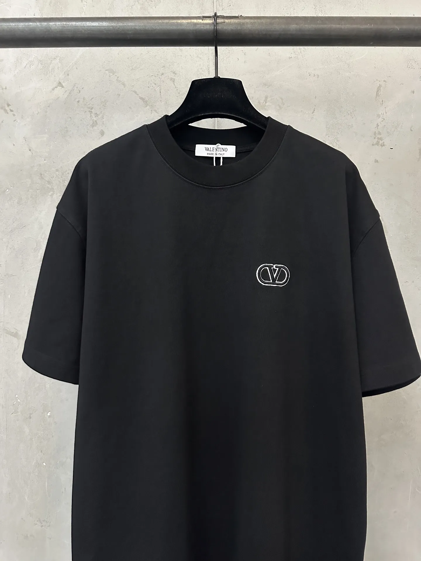 VLogo Embroidered Heavyweight Cotton T-Shirt D21021949 — view 3