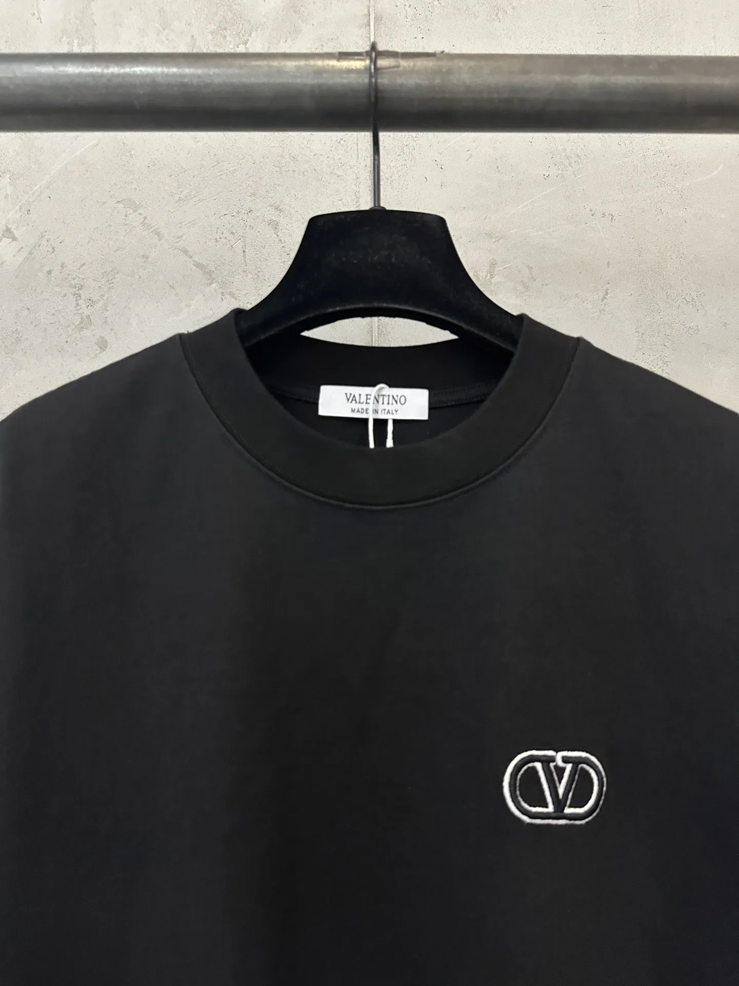 VLogo Embroidered Heavyweight Cotton T-Shirt D21021949 — view 5