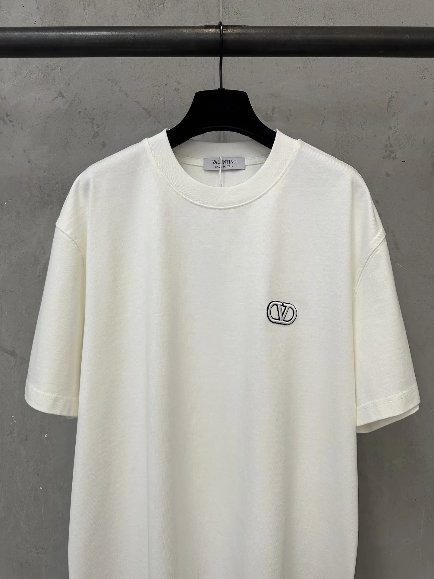 VLogo Embroidered Heavyweight Cotton T-Shirt D21021948 — view 3