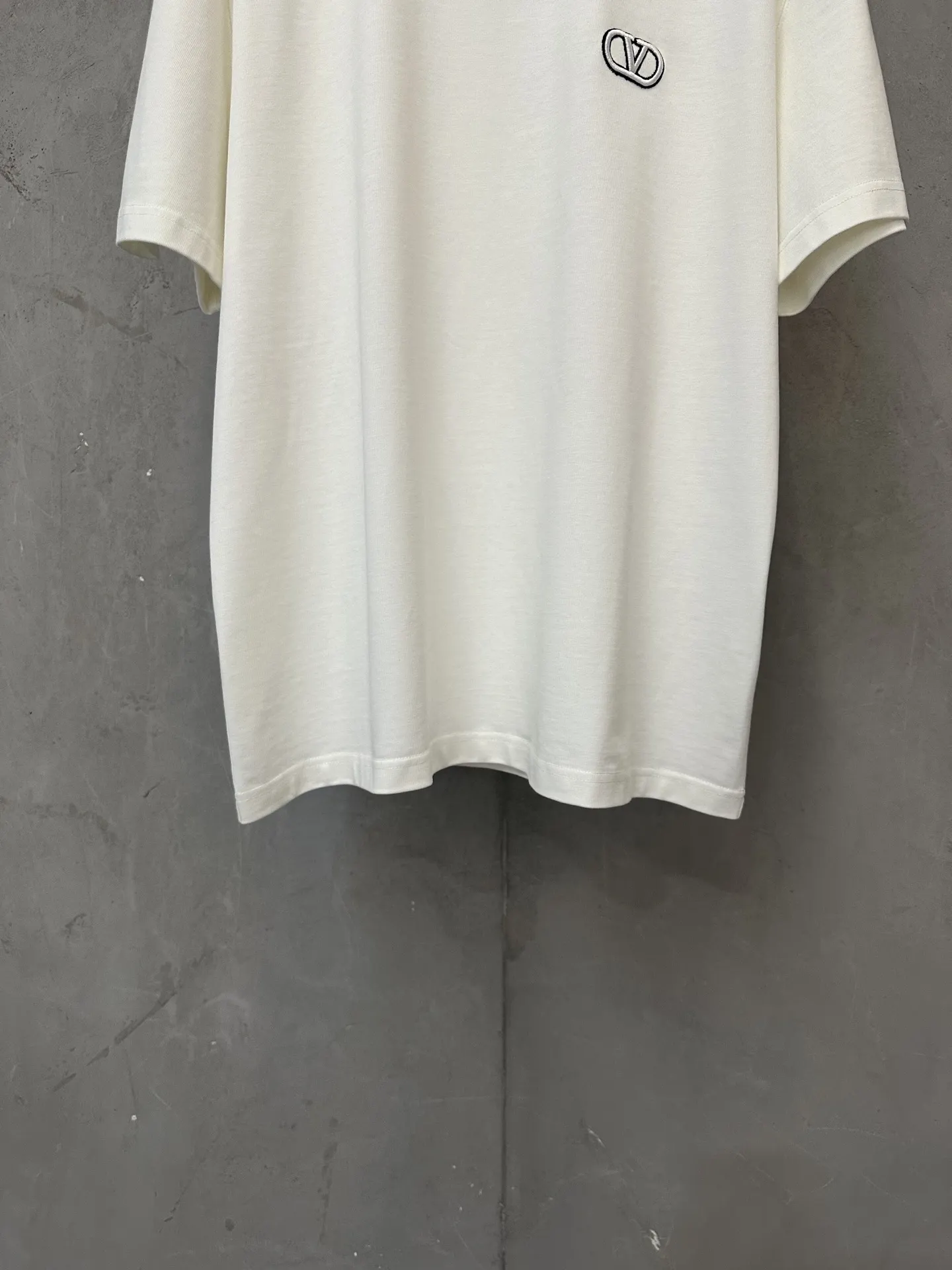 VLogo Embroidered Heavyweight Cotton T-Shirt D21021948 — view 4