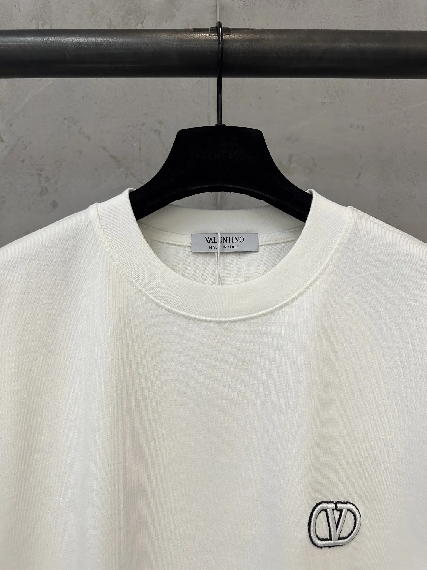 VLogo Embroidered Heavyweight Cotton T-Shirt D21021948 — view 5