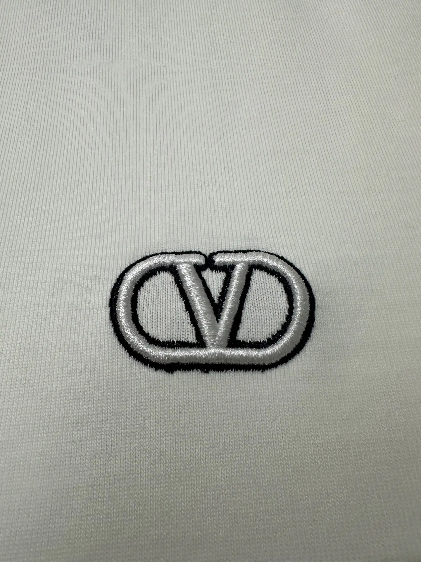 VLogo Embroidered Heavyweight Cotton T-Shirt D21021948 — view 7