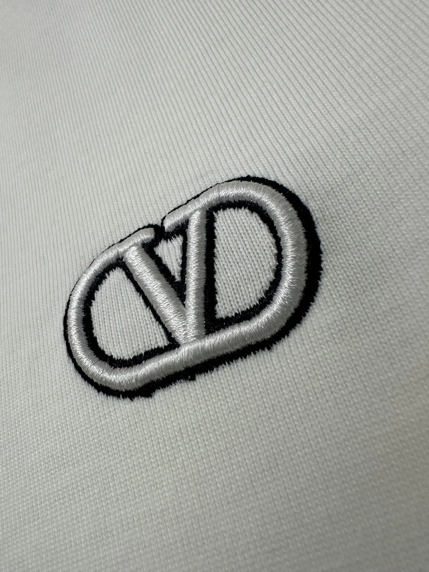 VLogo Embroidered Heavyweight Cotton T-Shirt D21021948 — view 8