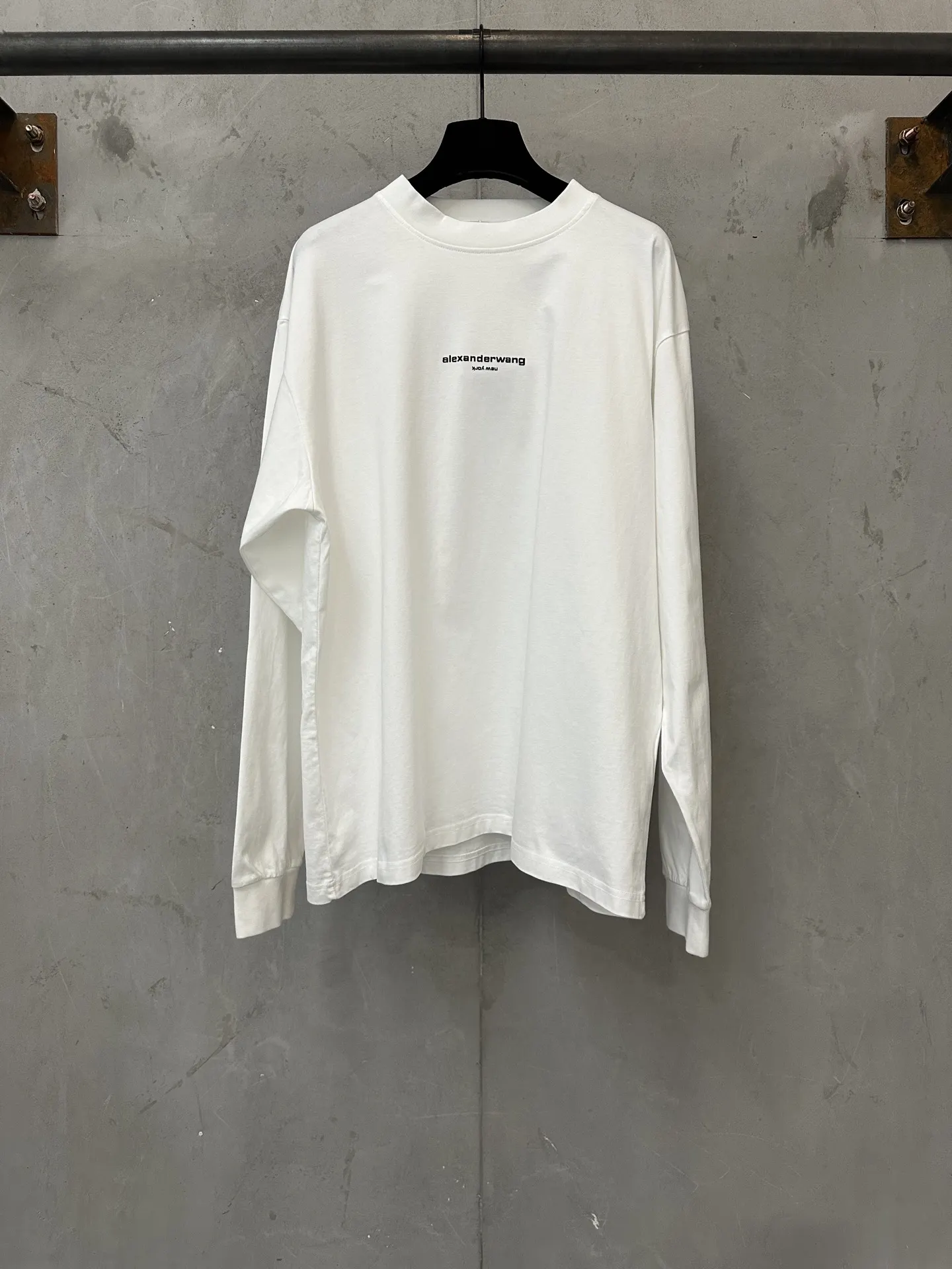 Logo Print Long-Sleeve T-Shirt D22024389