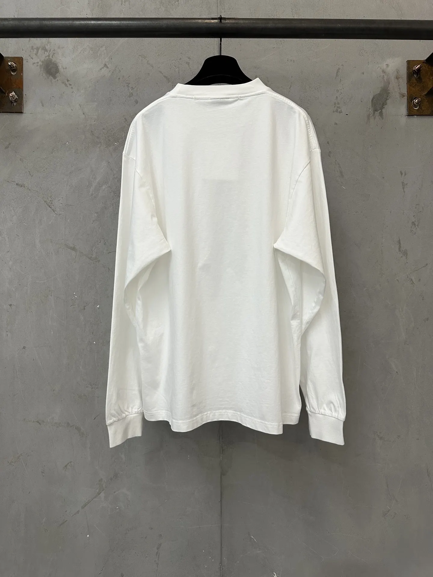 Logo Print Long-Sleeve T-Shirt D22024389 — view 2