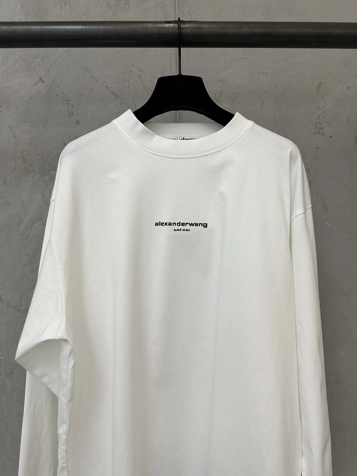 Logo Print Long-Sleeve T-Shirt D22024389 — view 3
