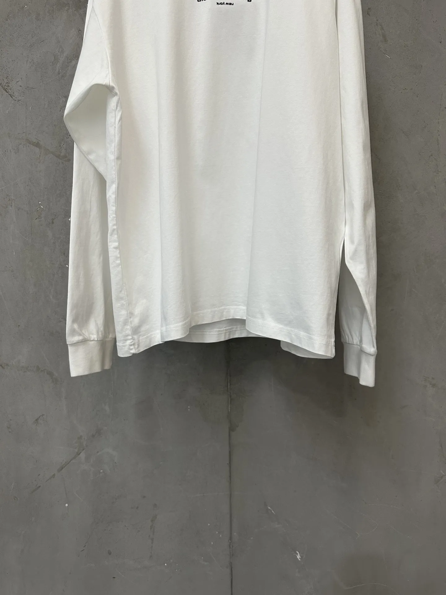 Logo Print Long-Sleeve T-Shirt D22024389 — view 4