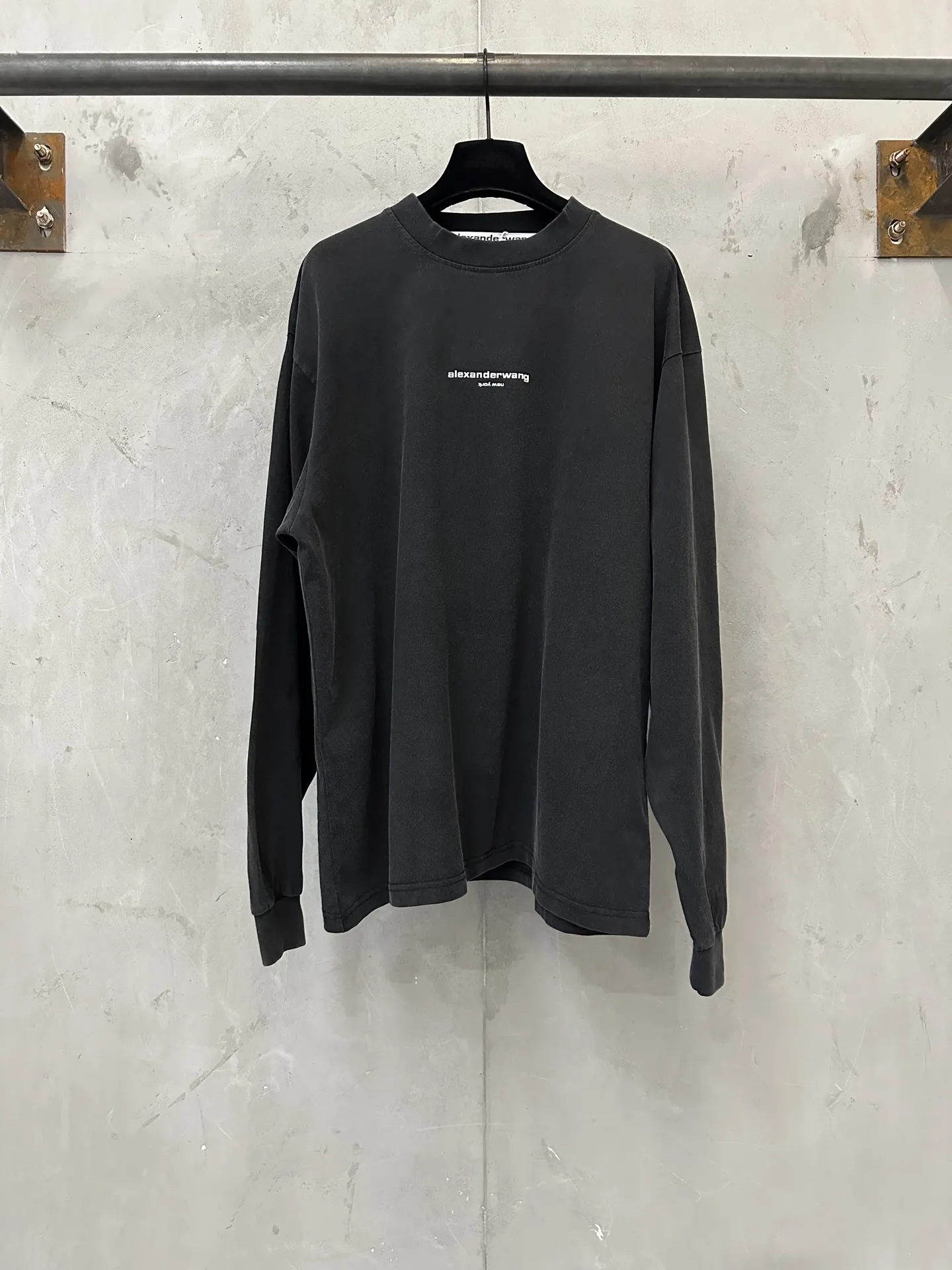 Logo Print Long-Sleeve T-Shirt D22024388