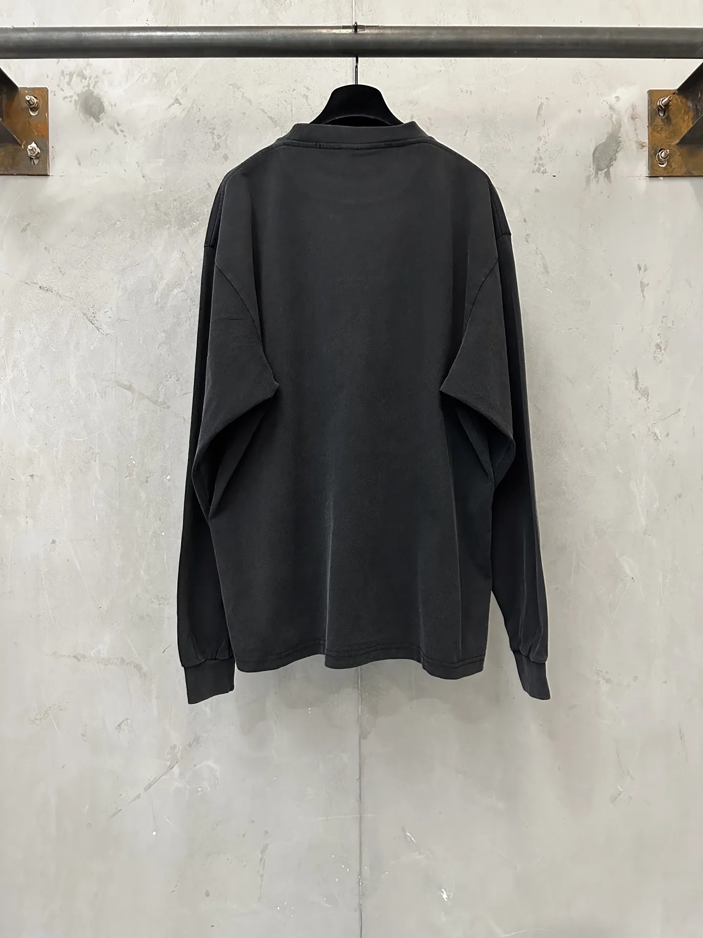 Logo Print Long-Sleeve T-Shirt D22024388 — view 2