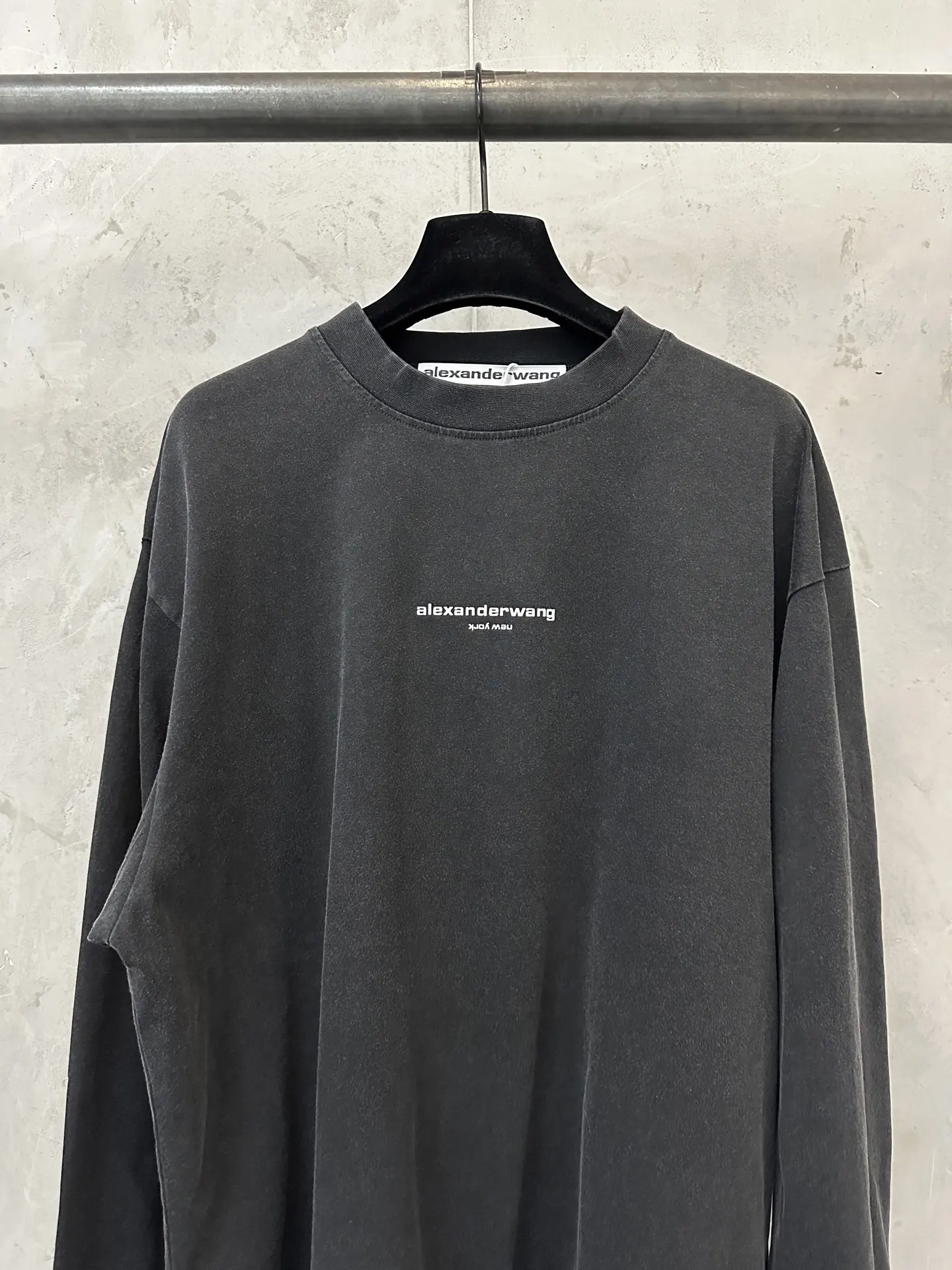 Logo Print Long-Sleeve T-Shirt D22024388 — view 3