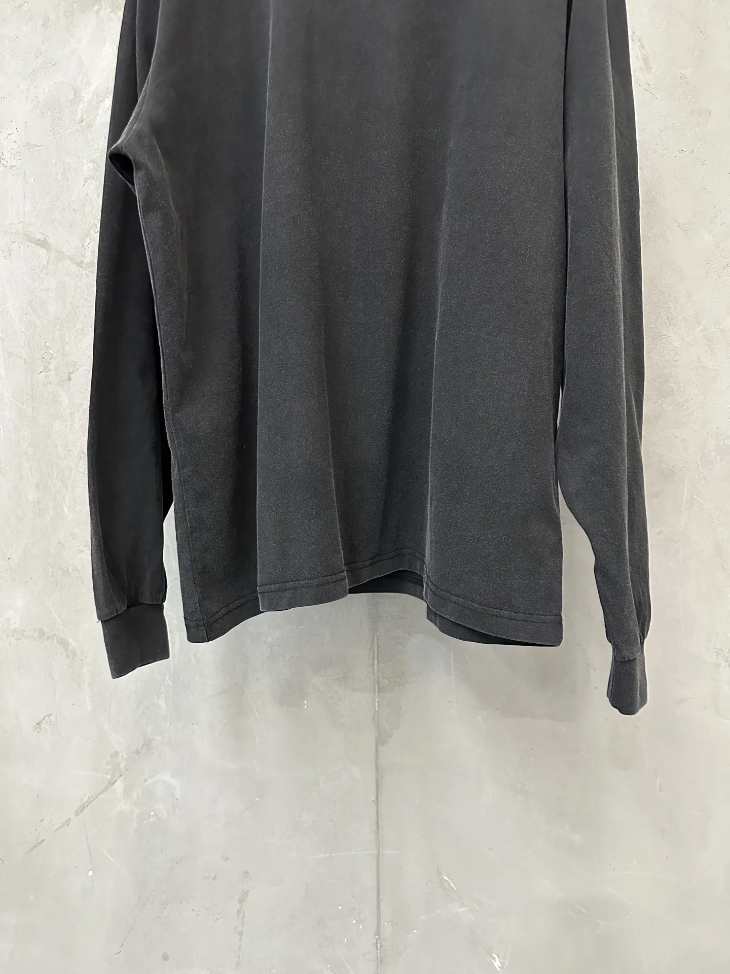 Logo Print Long-Sleeve T-Shirt D22024388 — view 4