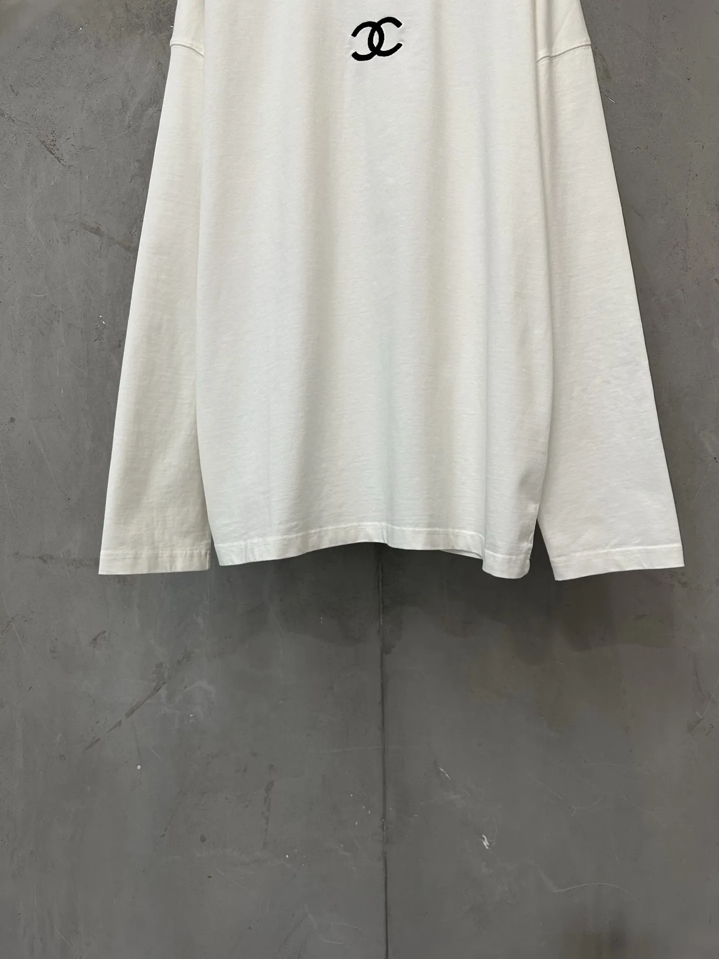 Logo Embroidered Long-Sleeve T-Shirt D22024381 — view 4
