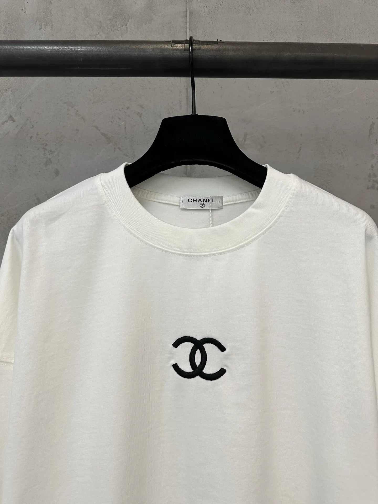 Logo Embroidered Long-Sleeve T-Shirt D22024381 — view 5