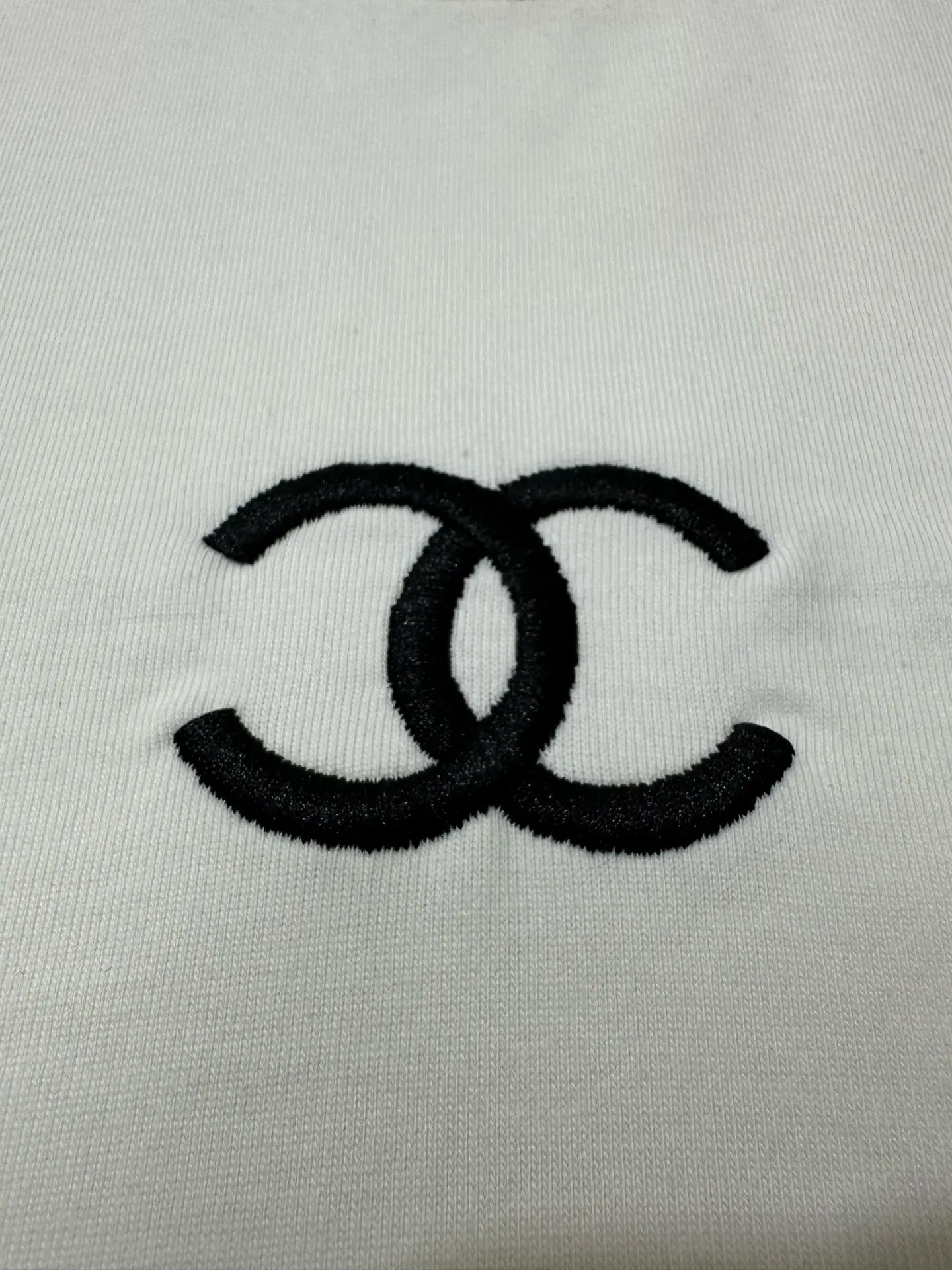Logo Embroidered Long-Sleeve T-Shirt D22024381 — view 7