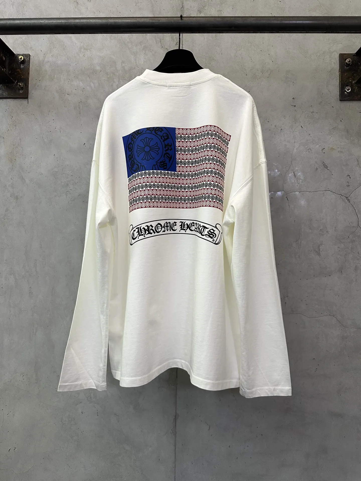 Logo Print Long-Sleeve Cotton T-Shirt D22025038 — view 2