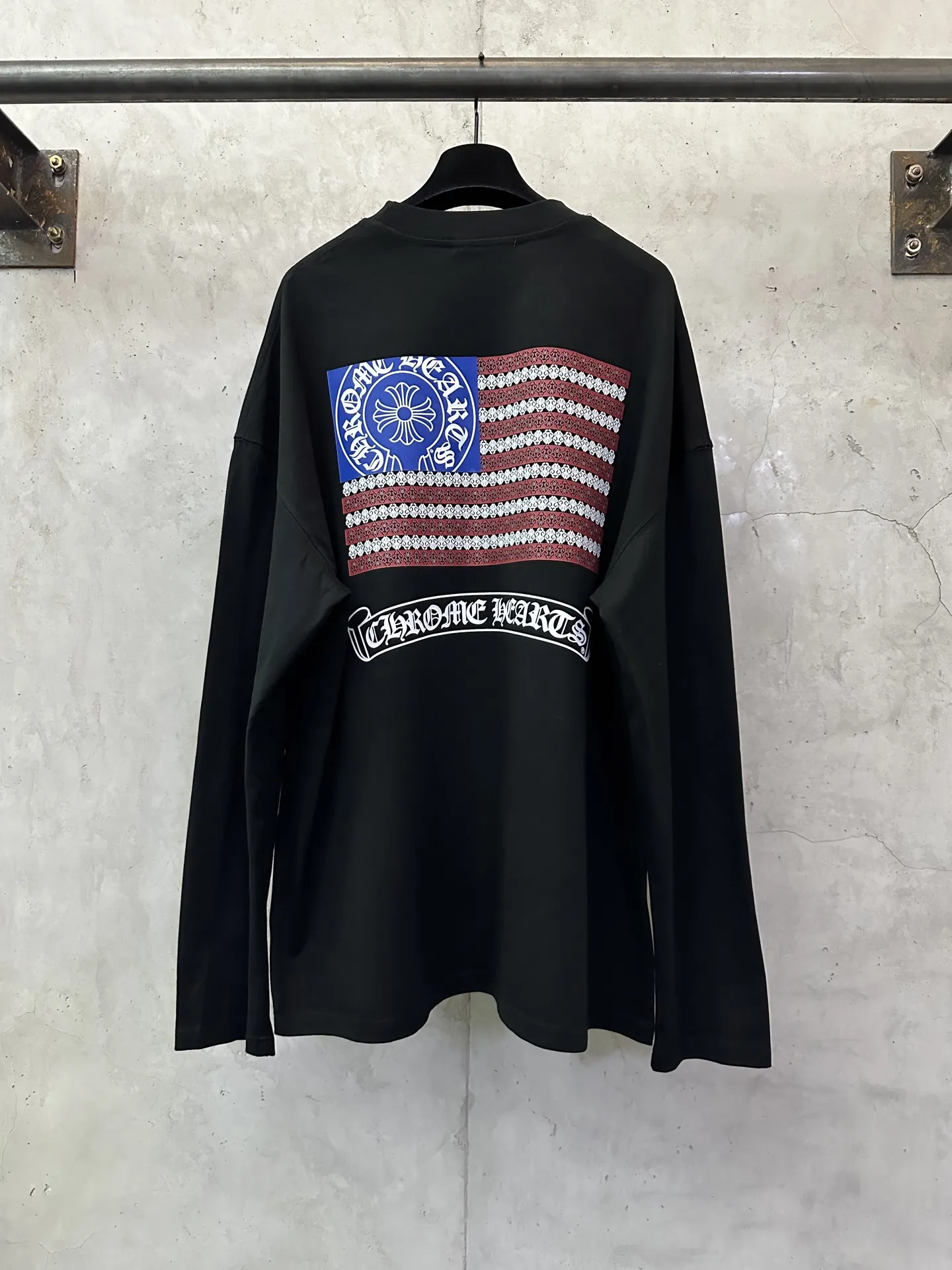 Logo-Print Long-Sleeve Cotton T-Shirt D22025039 — view 2