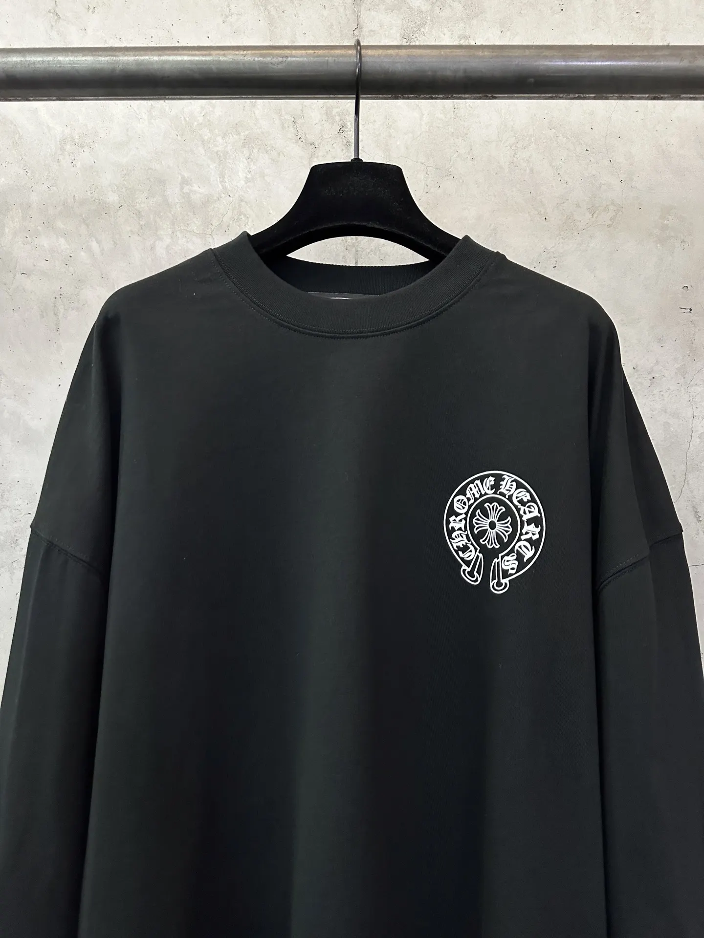 Logo-Print Long-Sleeve Cotton T-Shirt D22025039 — view 3