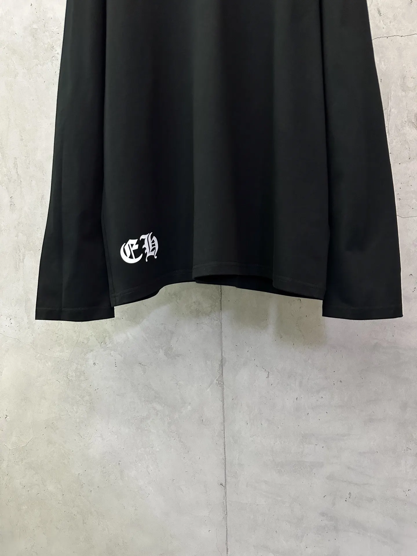 Logo-Print Long-Sleeve Cotton T-Shirt D22025039 — view 4